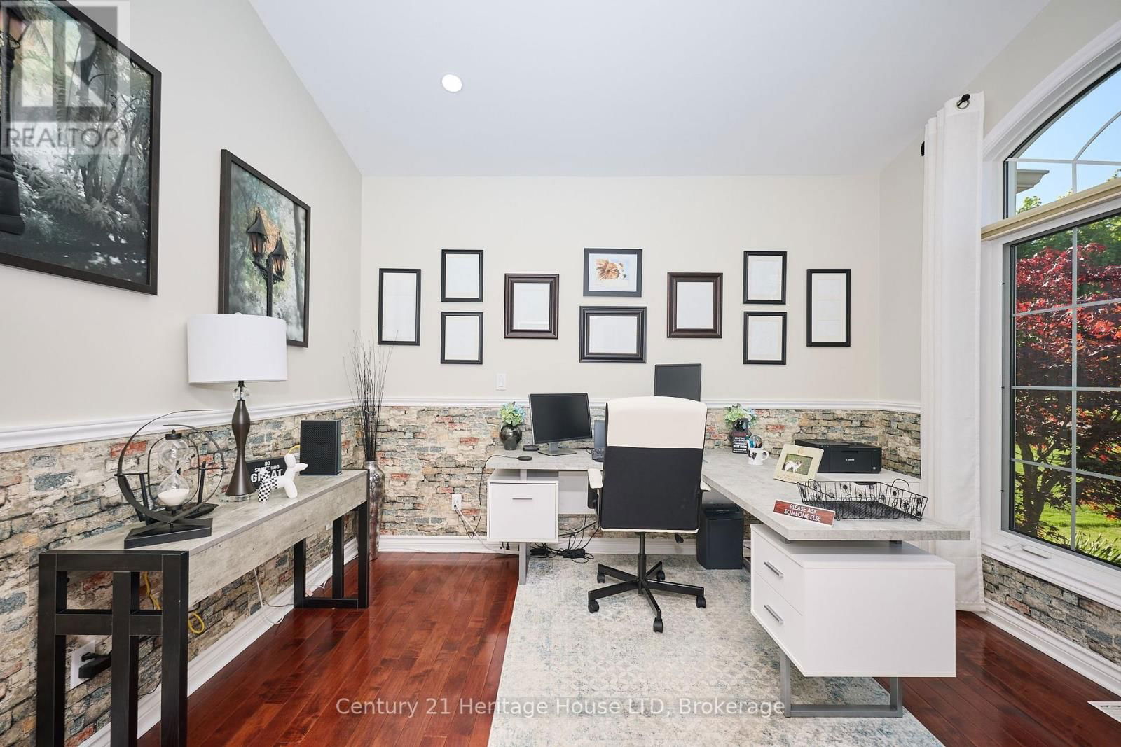 559 KENSINGTON COURT Image 16
