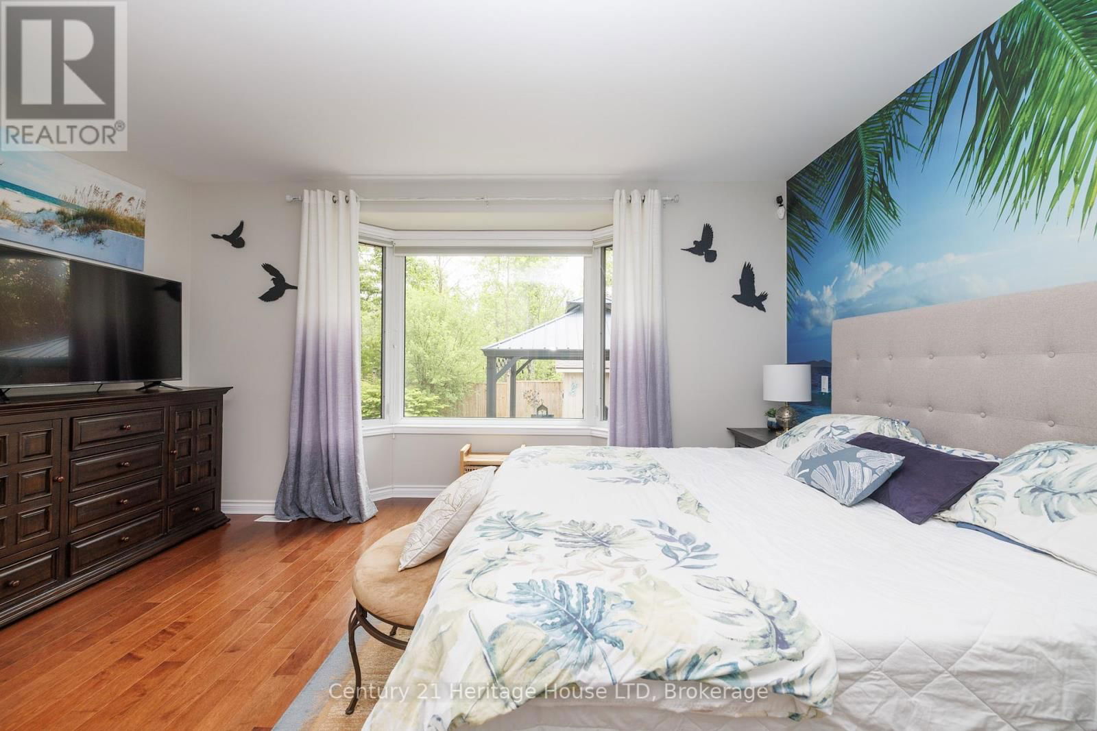 559 KENSINGTON COURT Image 18