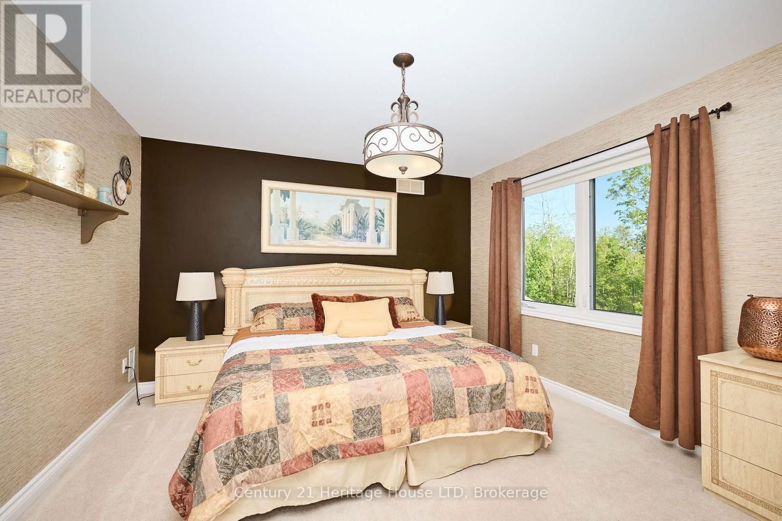 559 KENSINGTON COURT Image 20