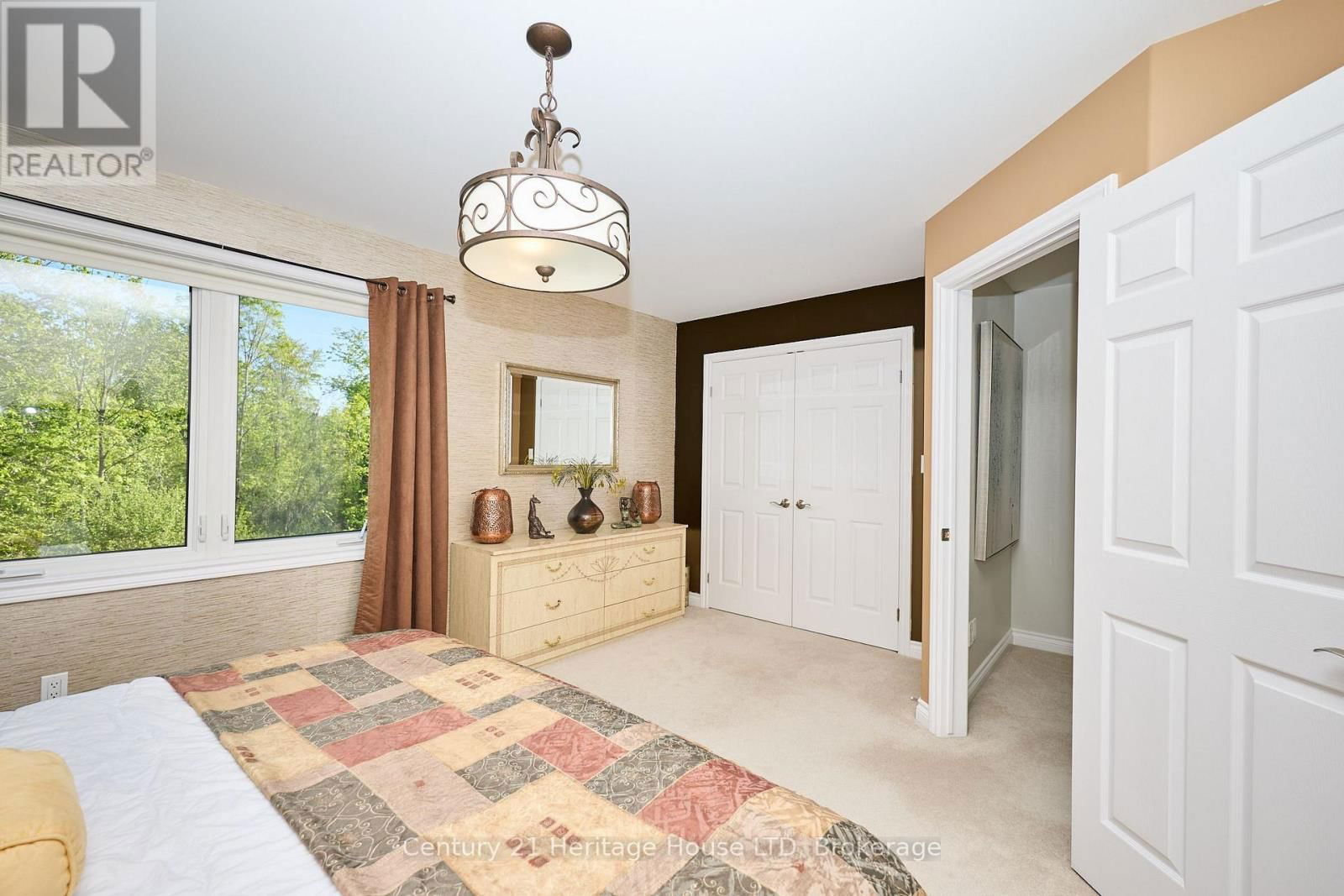 559 KENSINGTON COURT Image 21