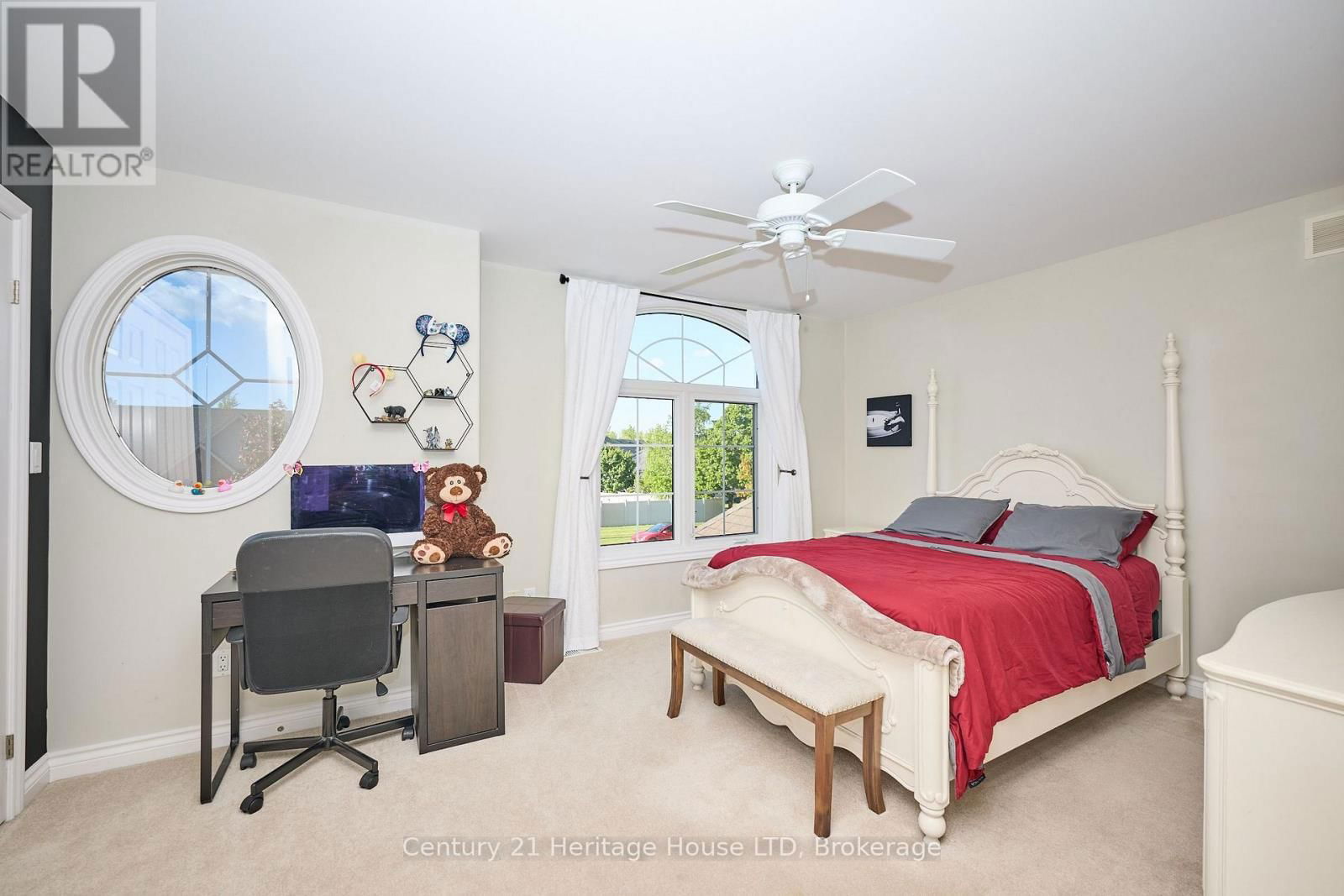 559 KENSINGTON COURT Image 22