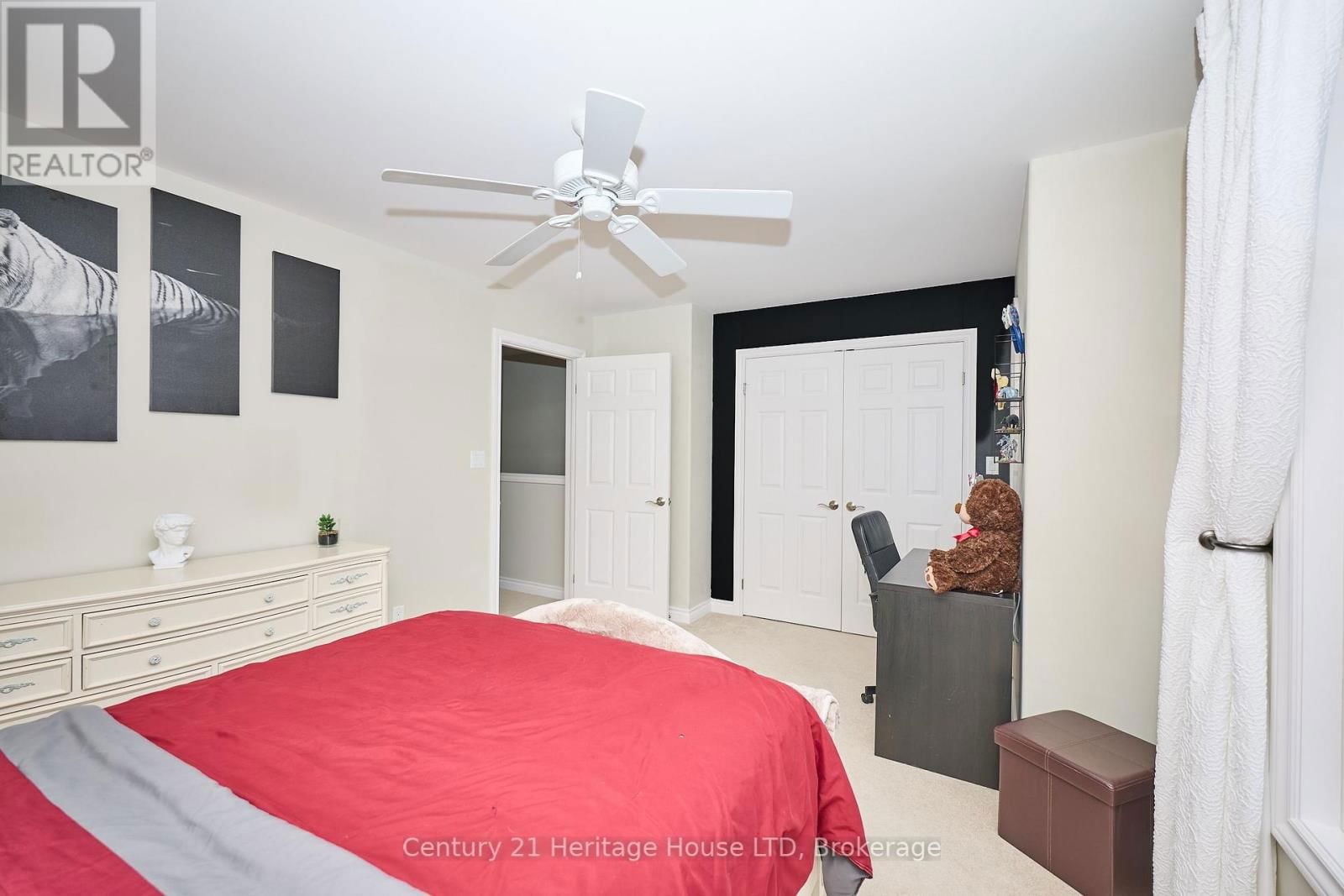 559 KENSINGTON COURT Image 23