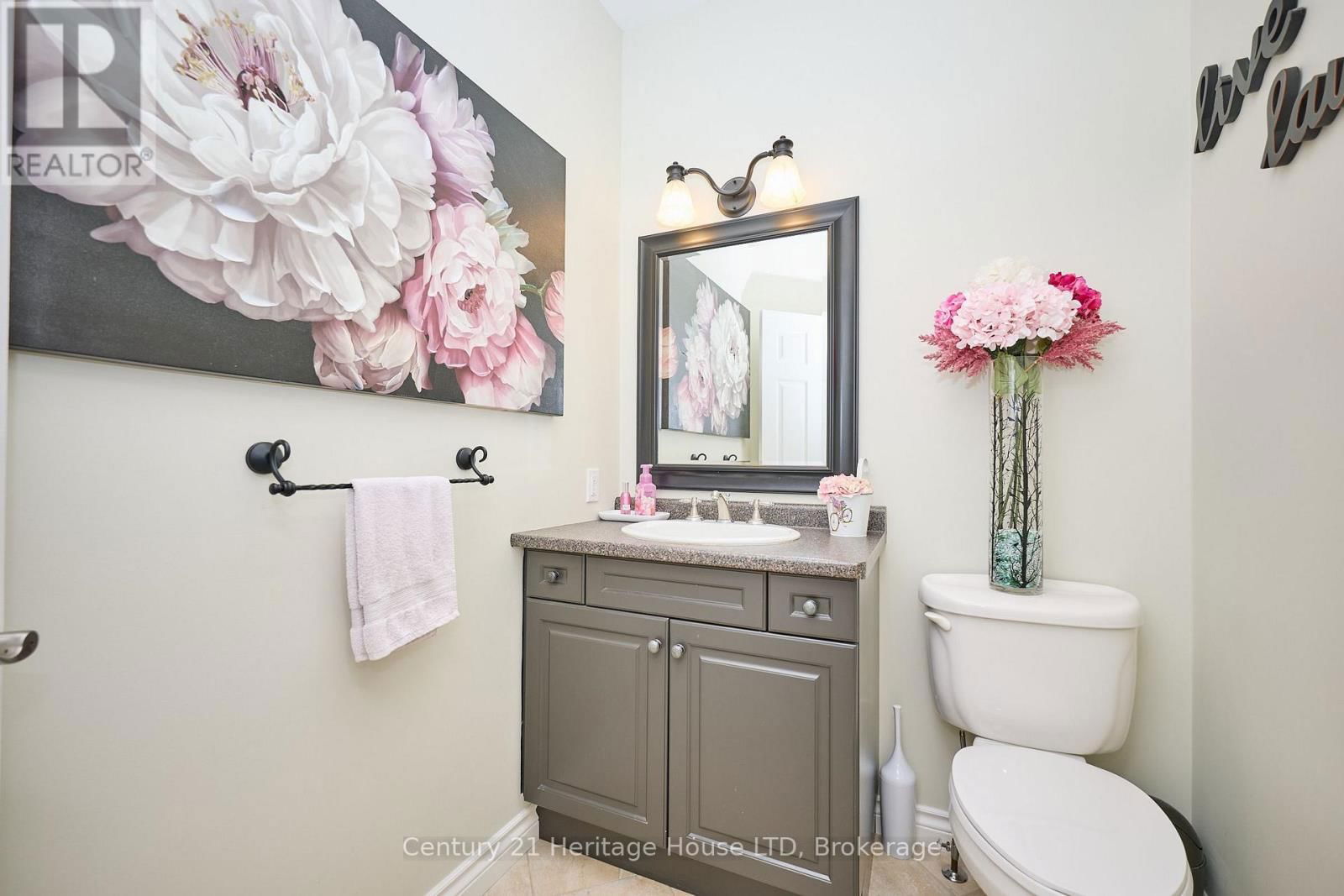 559 KENSINGTON COURT Image 24