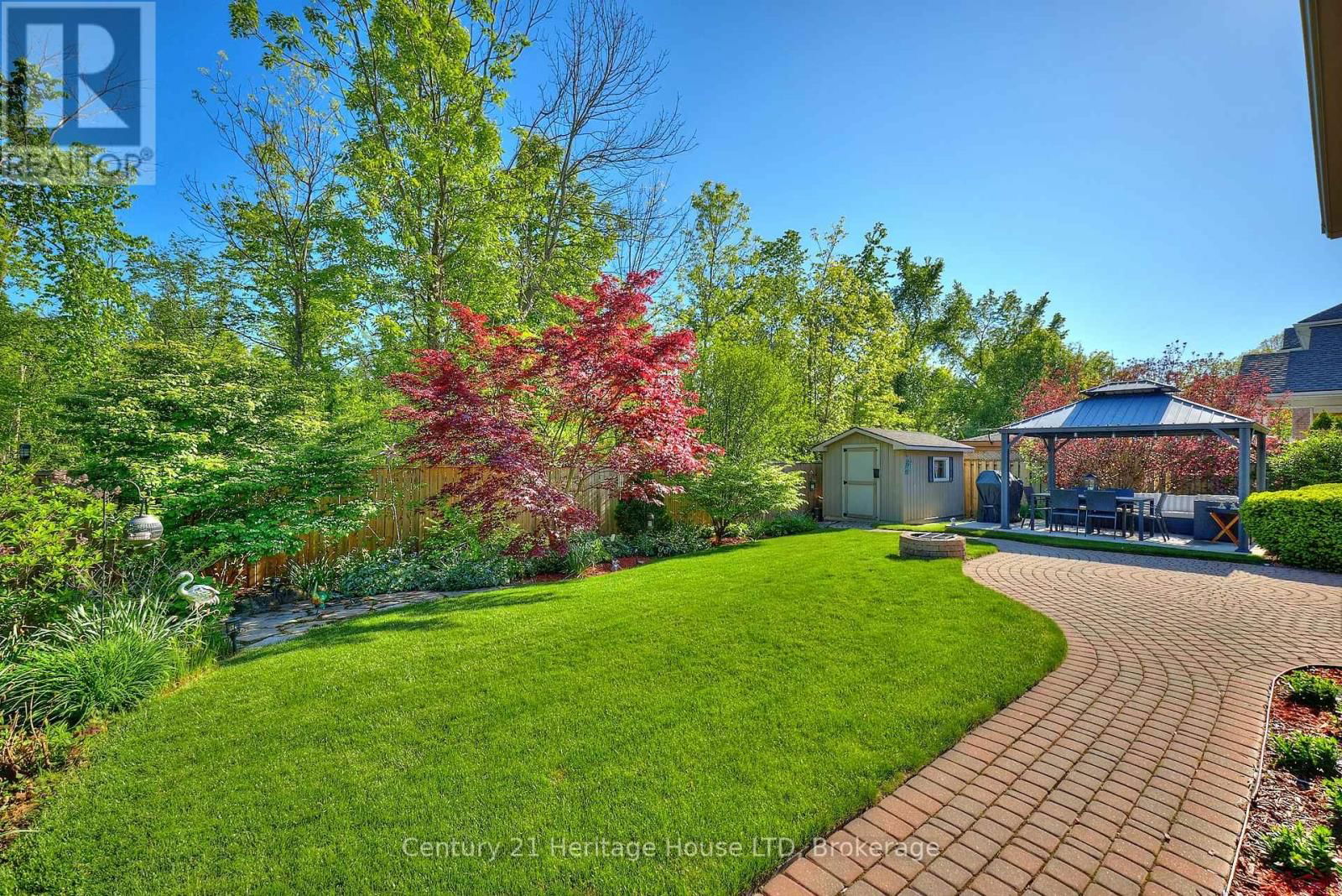 559 KENSINGTON COURT Image 28