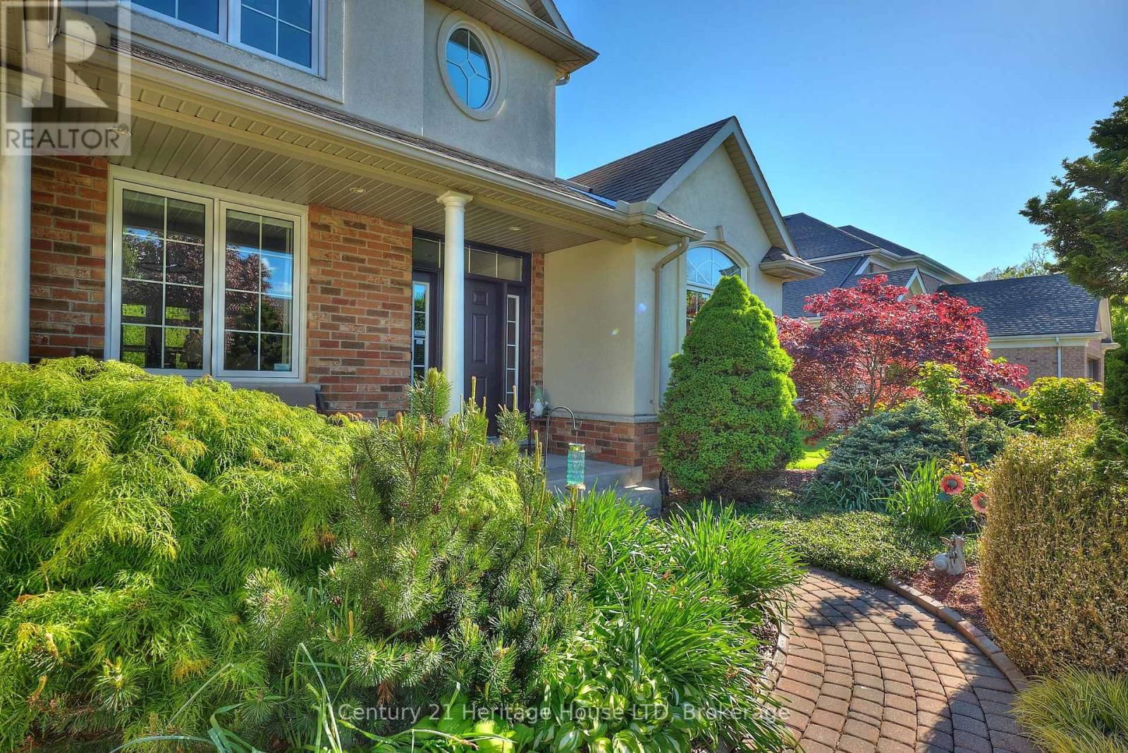 559 KENSINGTON COURT Image 3