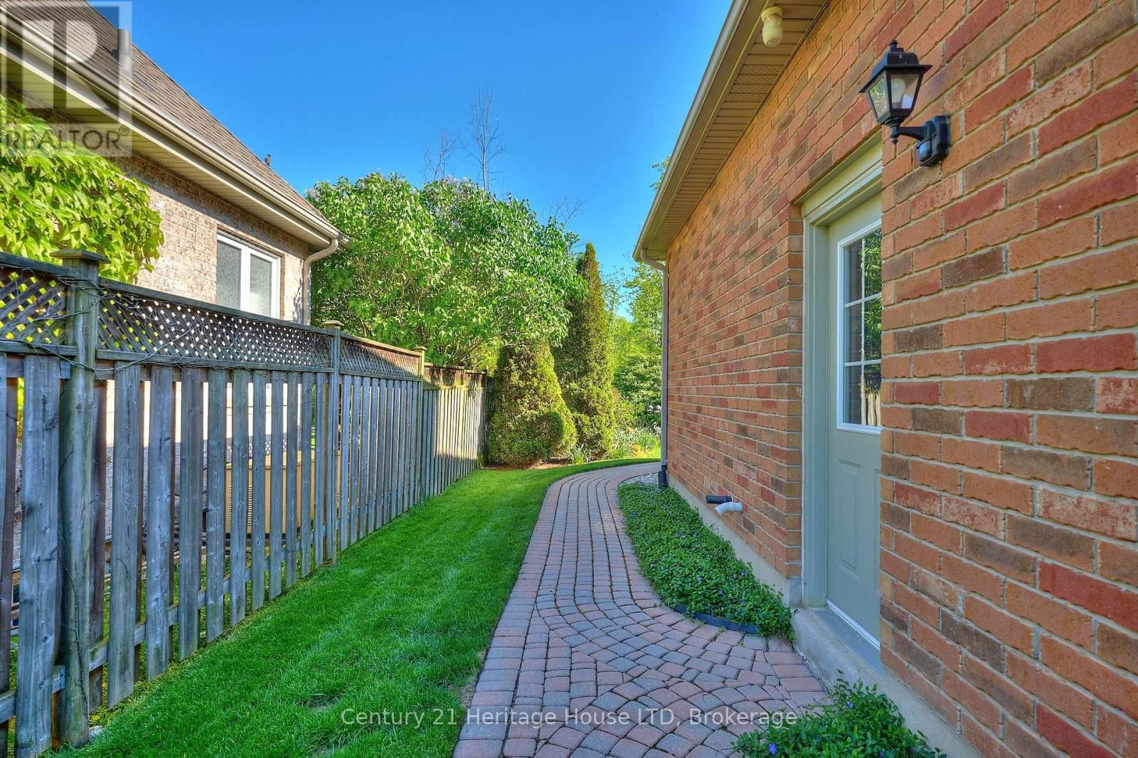 559 KENSINGTON COURT Image 34