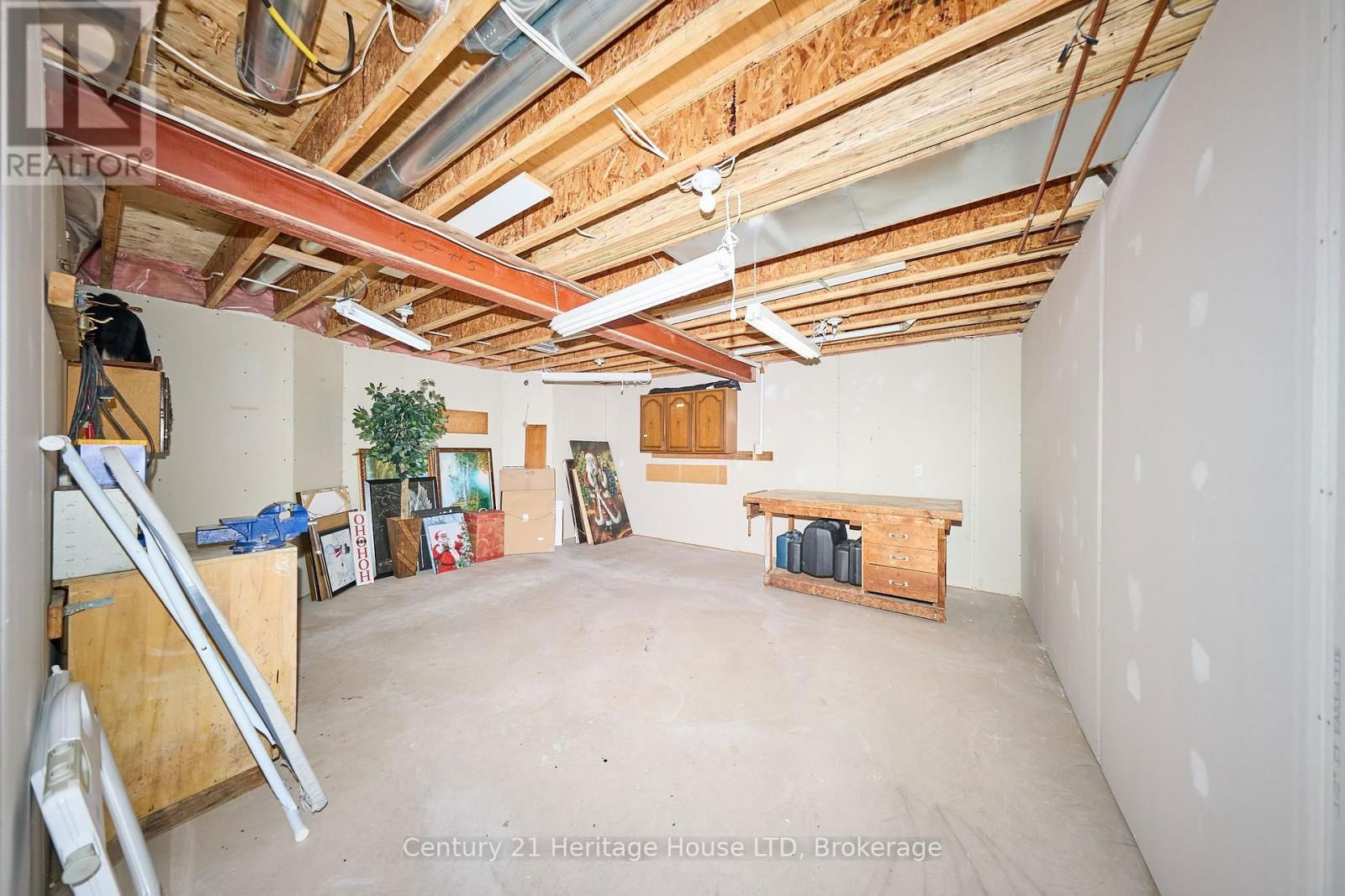 559 KENSINGTON COURT Image 40