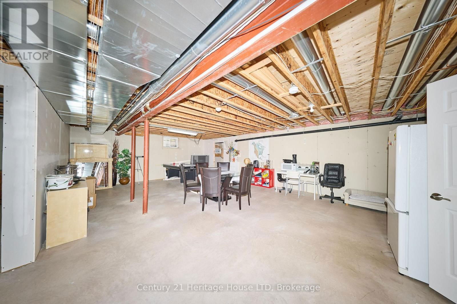 559 KENSINGTON COURT Image 42