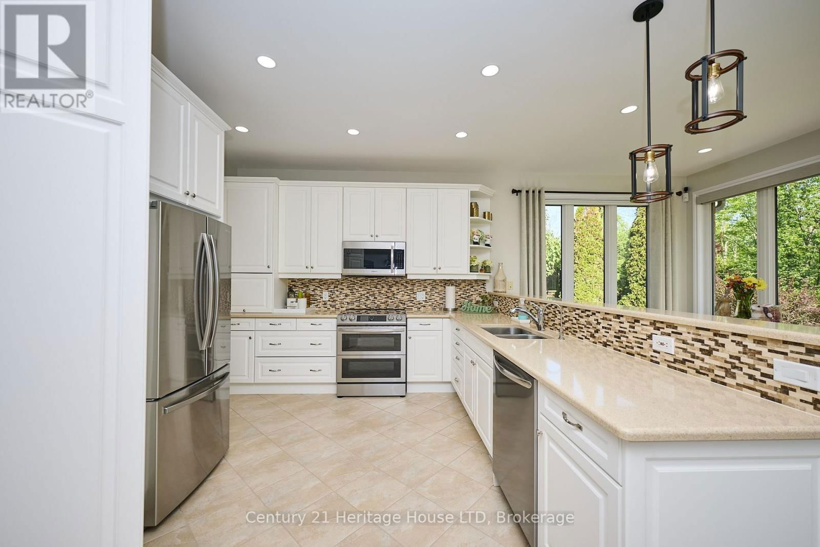 559 KENSINGTON COURT Image 5