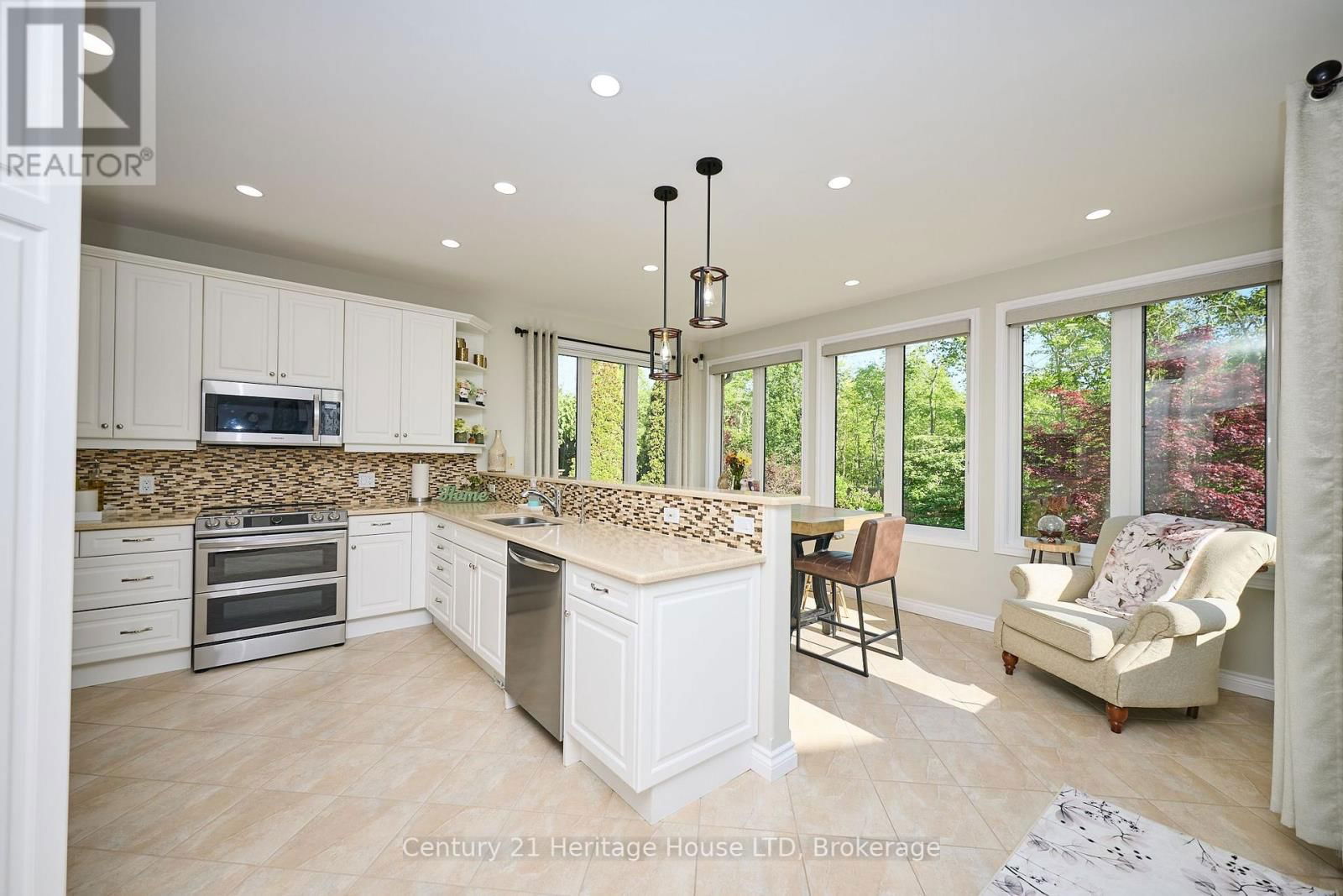 559 KENSINGTON COURT Image 6