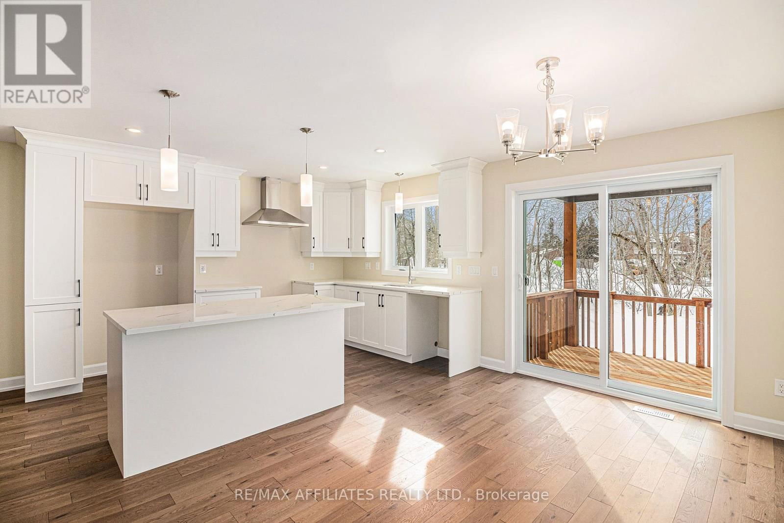 363 VOYAGEUR PLACE Image 10