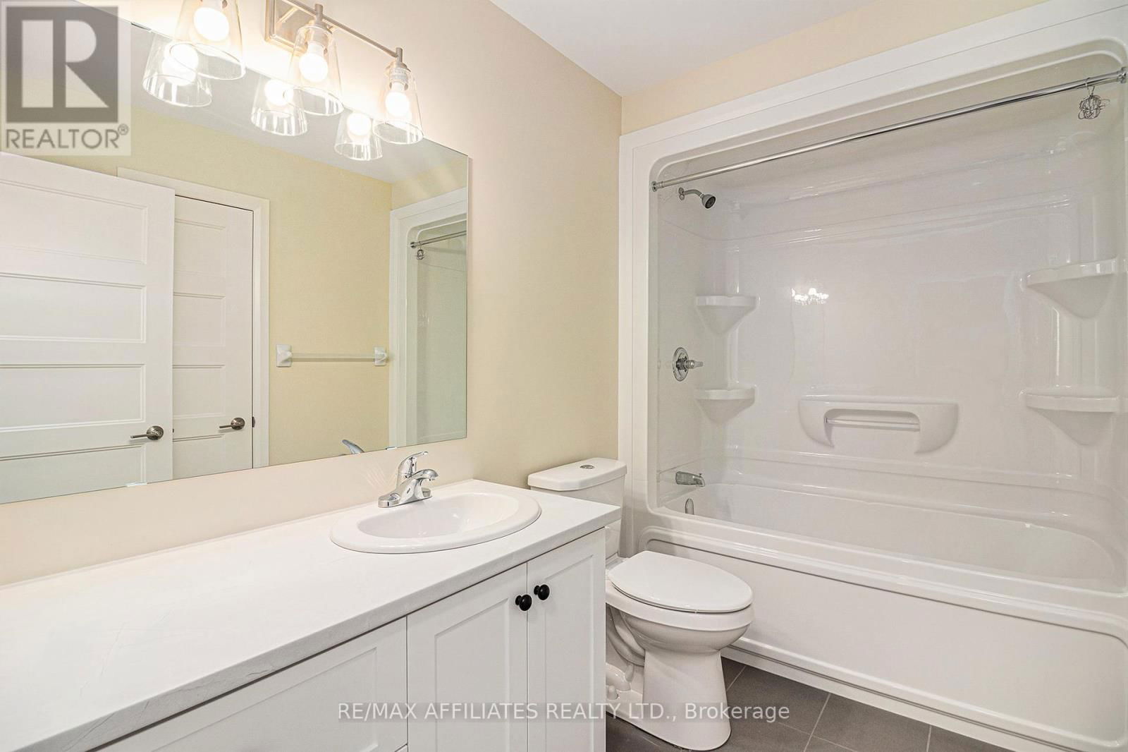 363 VOYAGEUR PLACE Image 12