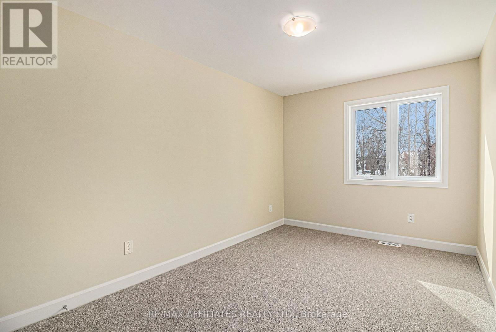 363 VOYAGEUR PLACE Image 13