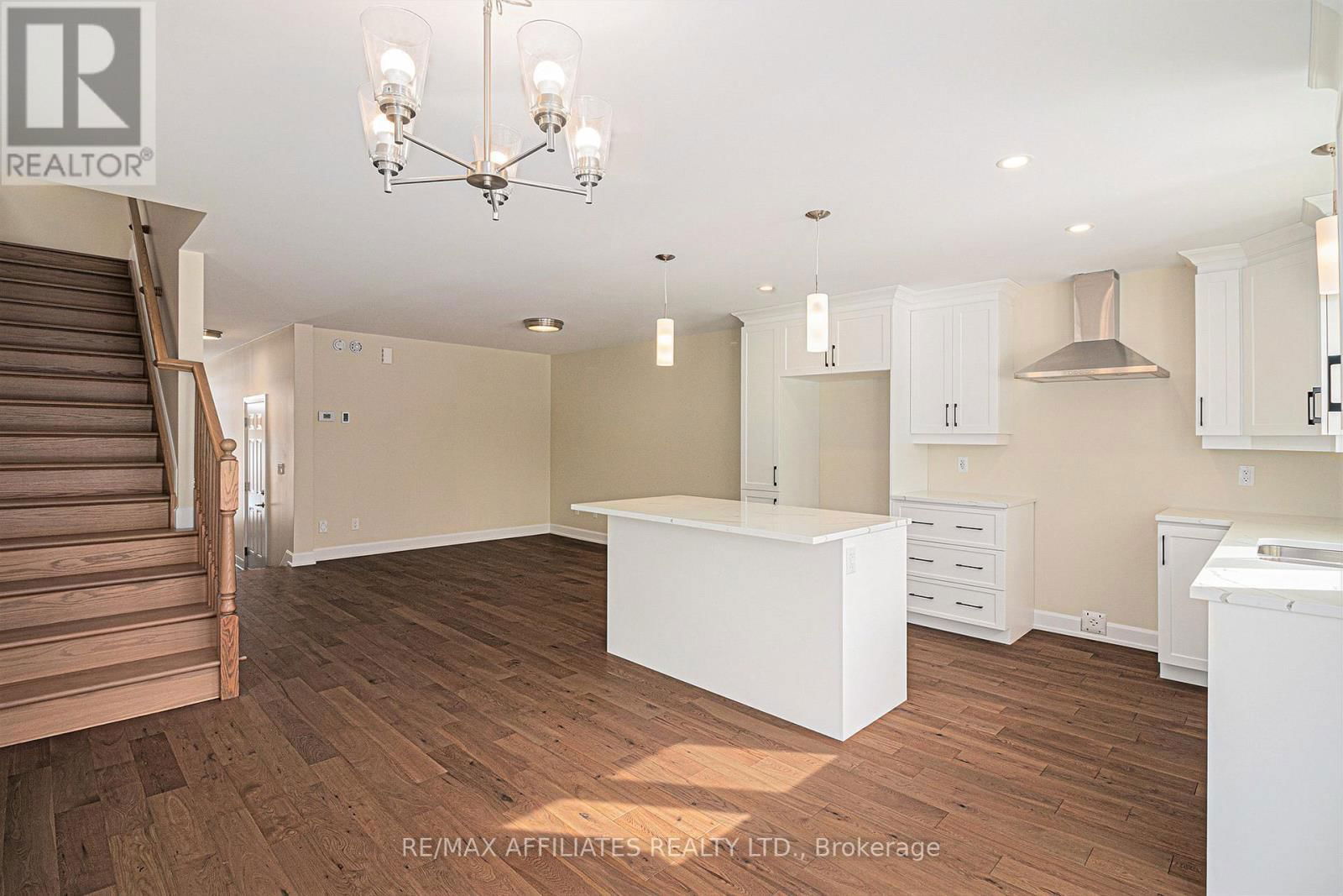 363 VOYAGEUR PLACE Image 6