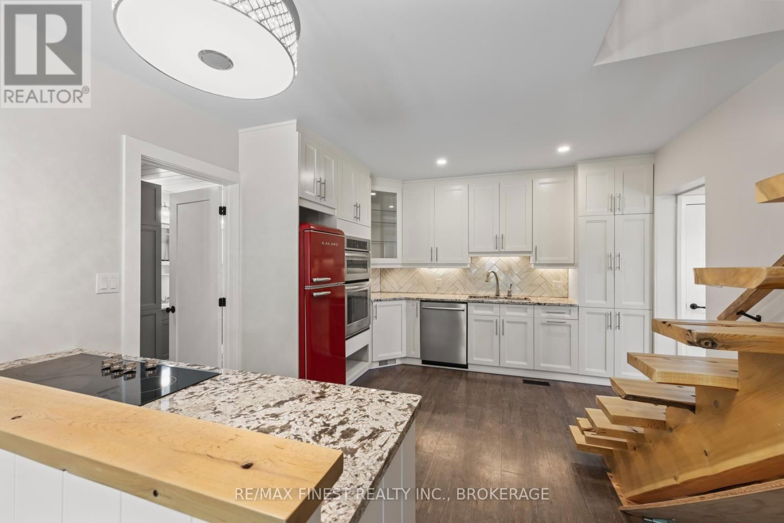 4363 NOTRE DAME STREET Image 14