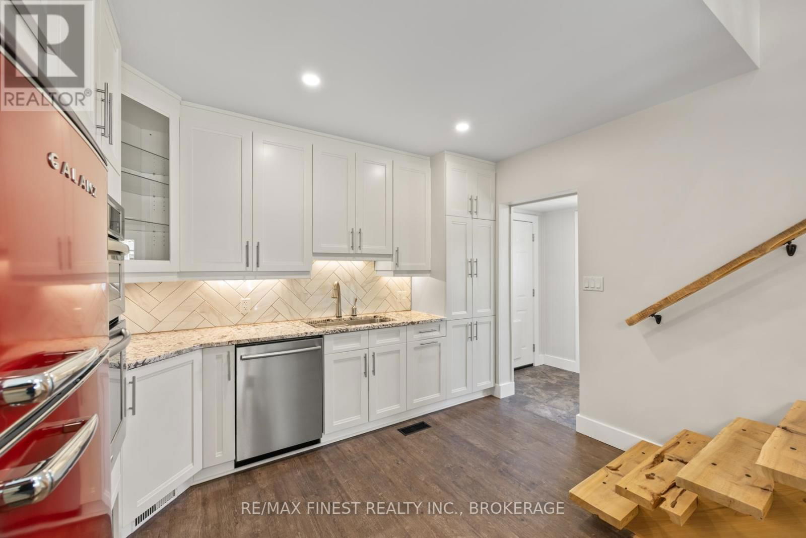 4363 NOTRE DAME STREET Image 15