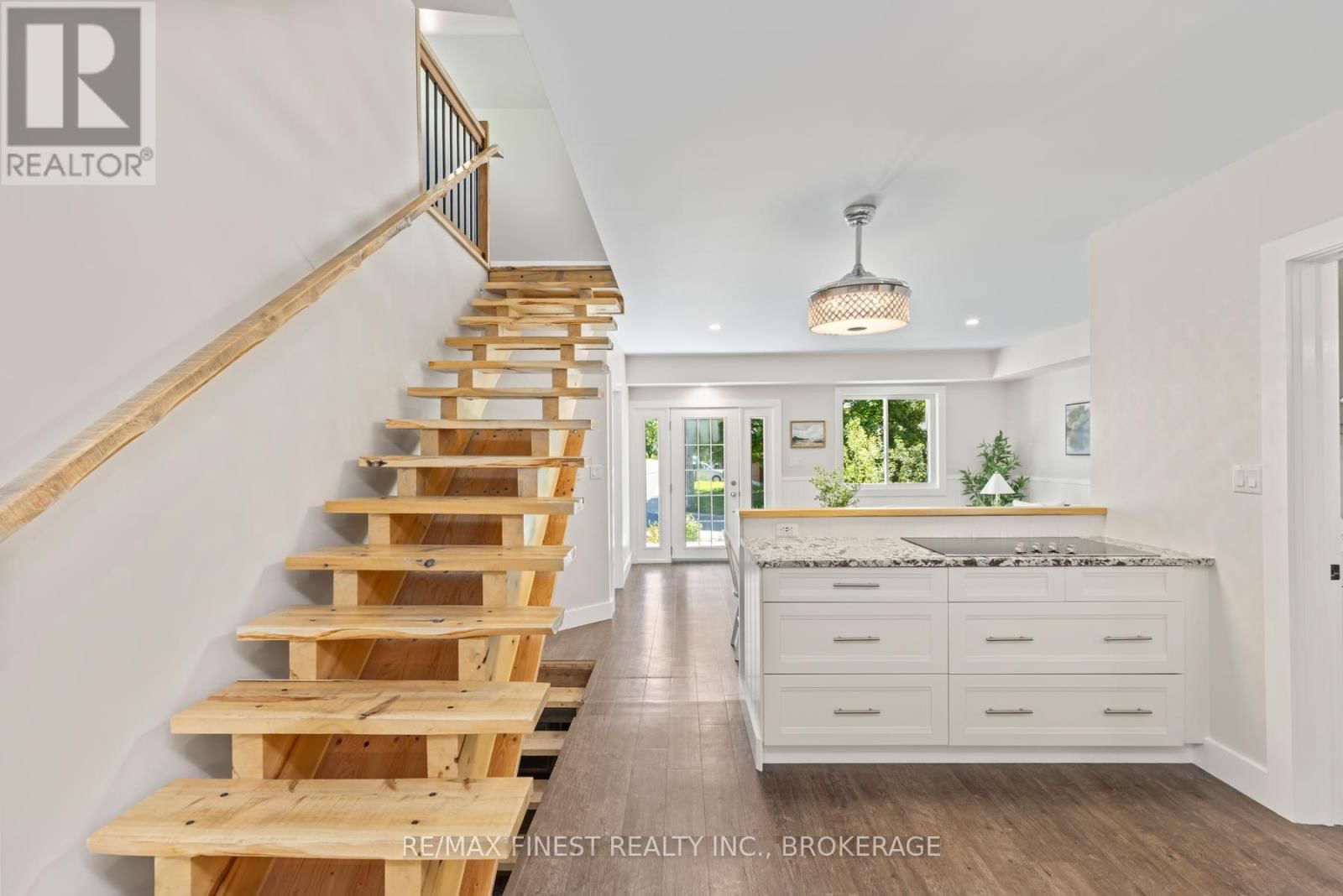 4363 NOTRE DAME STREET Image 18