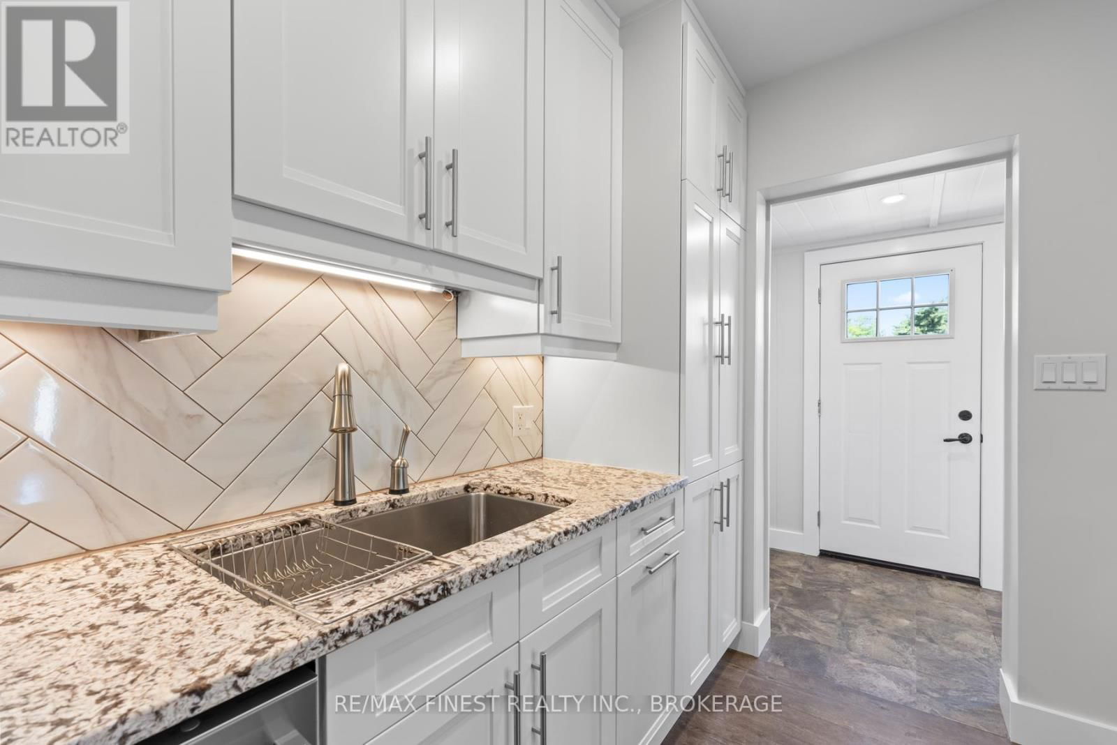 4363 NOTRE DAME STREET Image 20