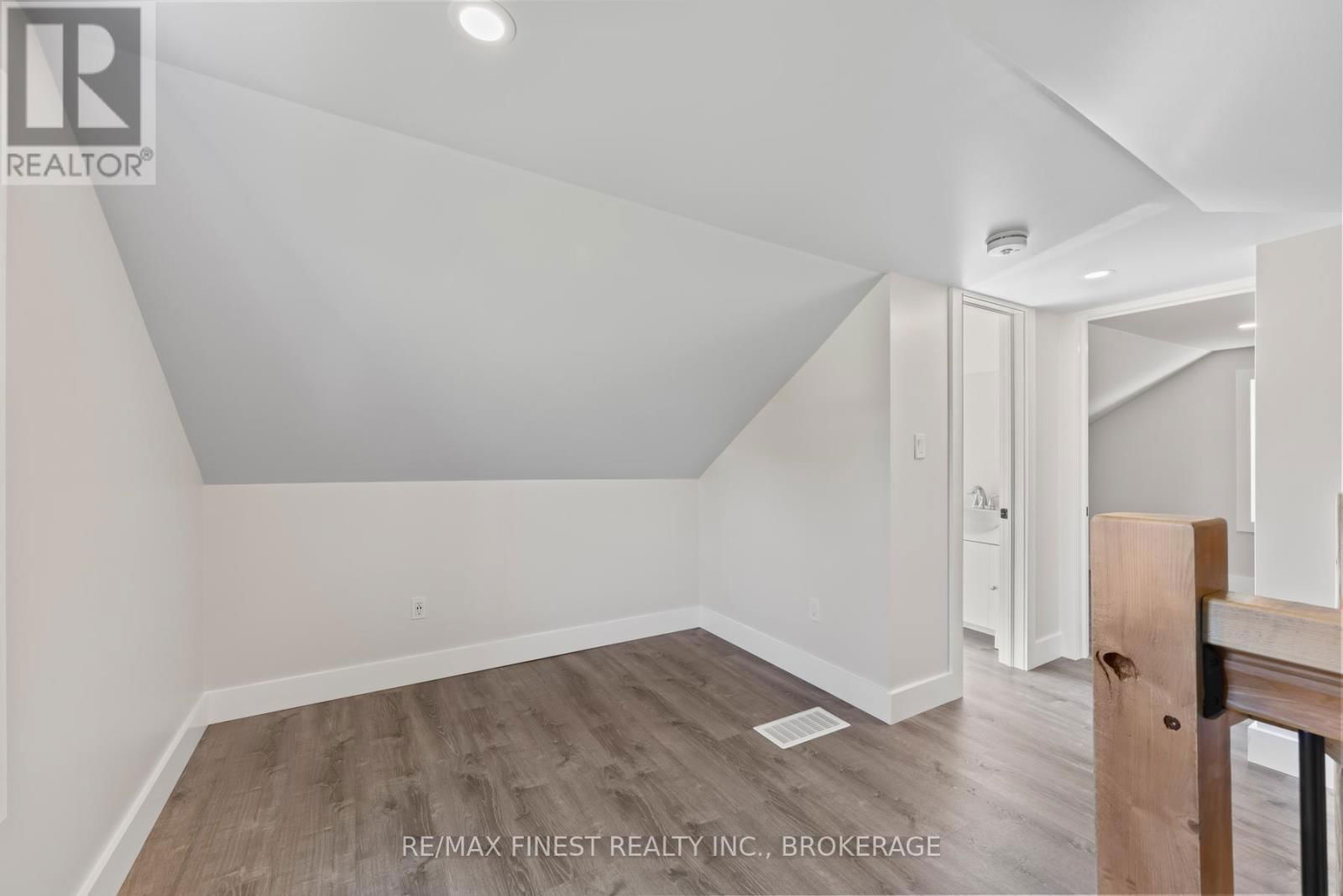 4363 NOTRE DAME STREET Image 27