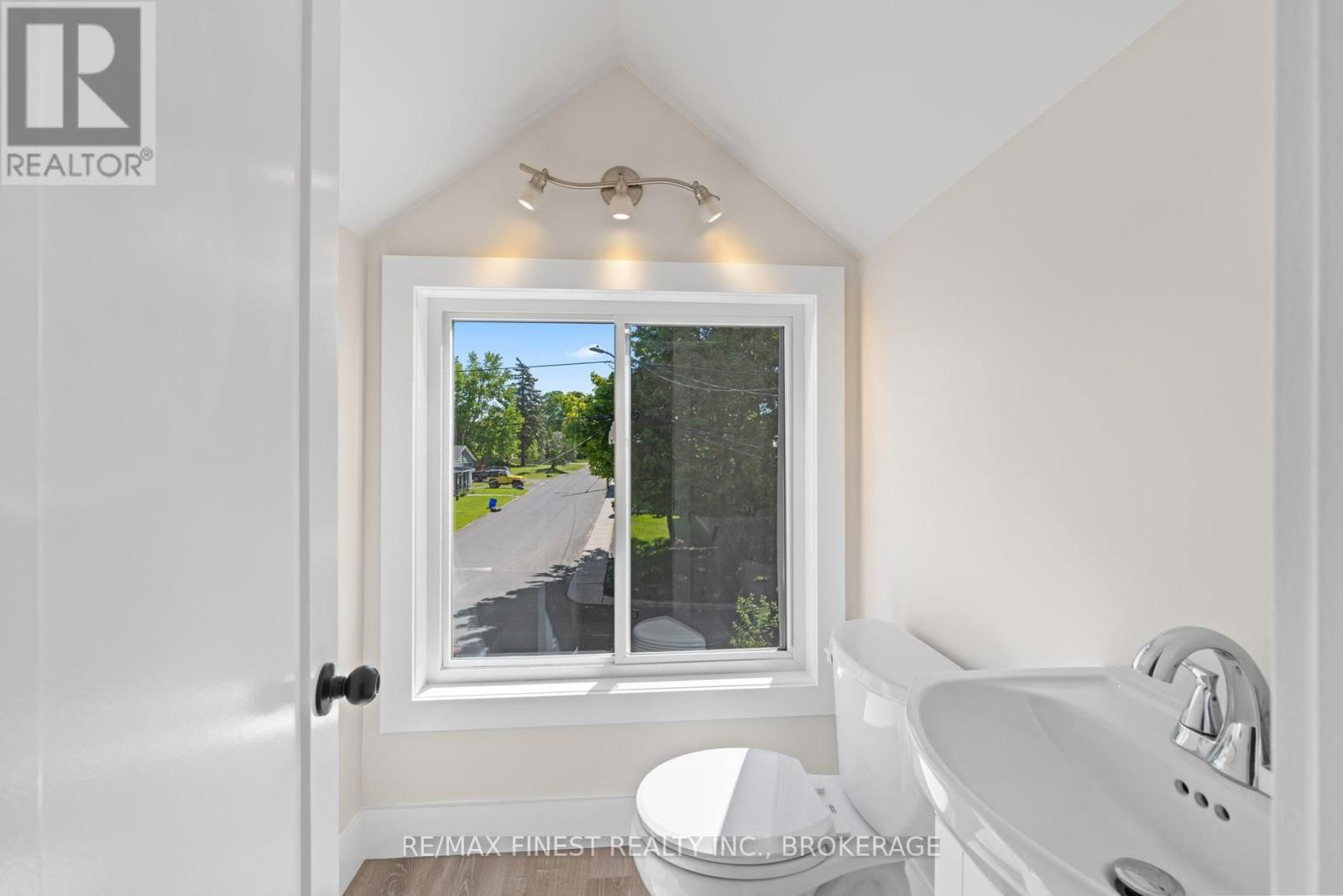 4363 NOTRE DAME STREET Image 29