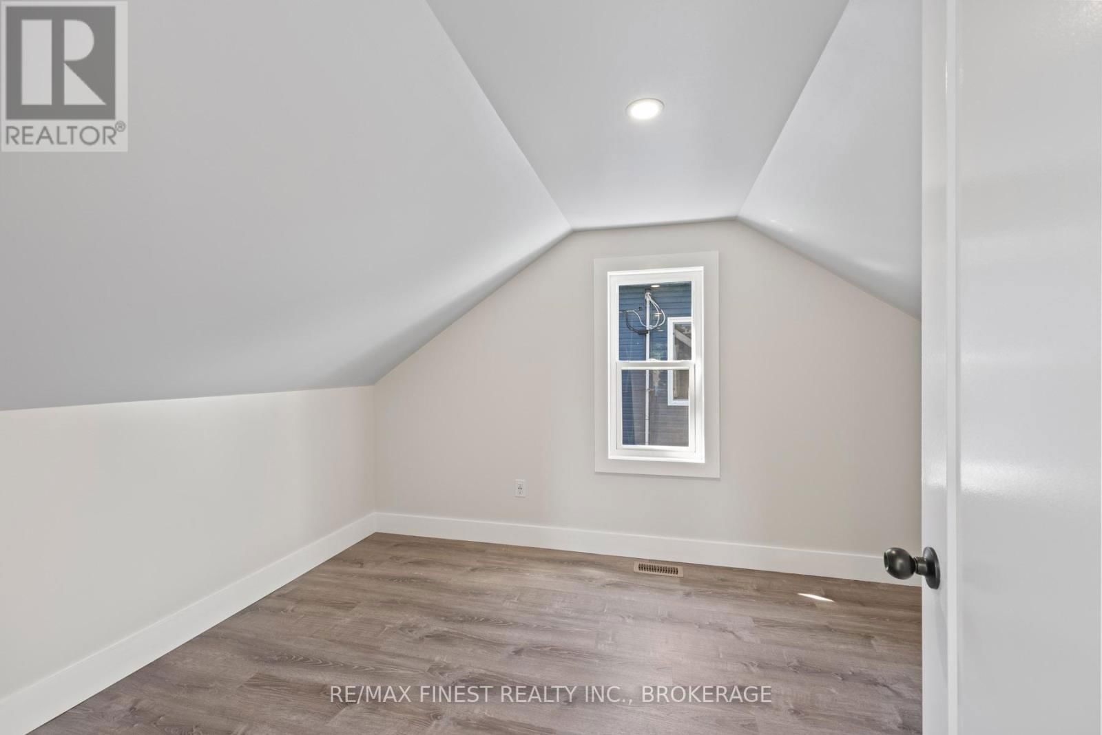 4363 NOTRE DAME STREET Image 30