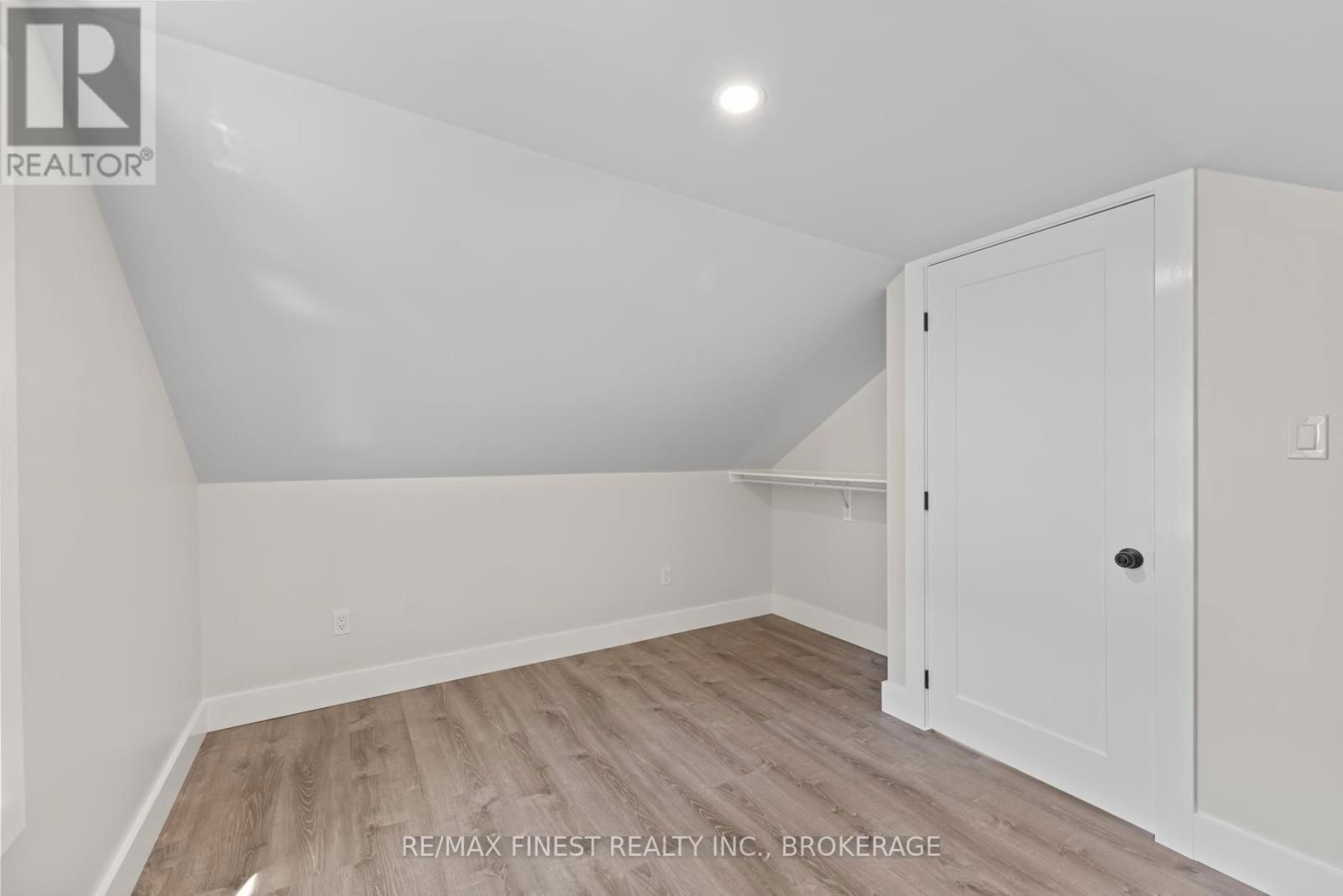 4363 NOTRE DAME STREET Image 31