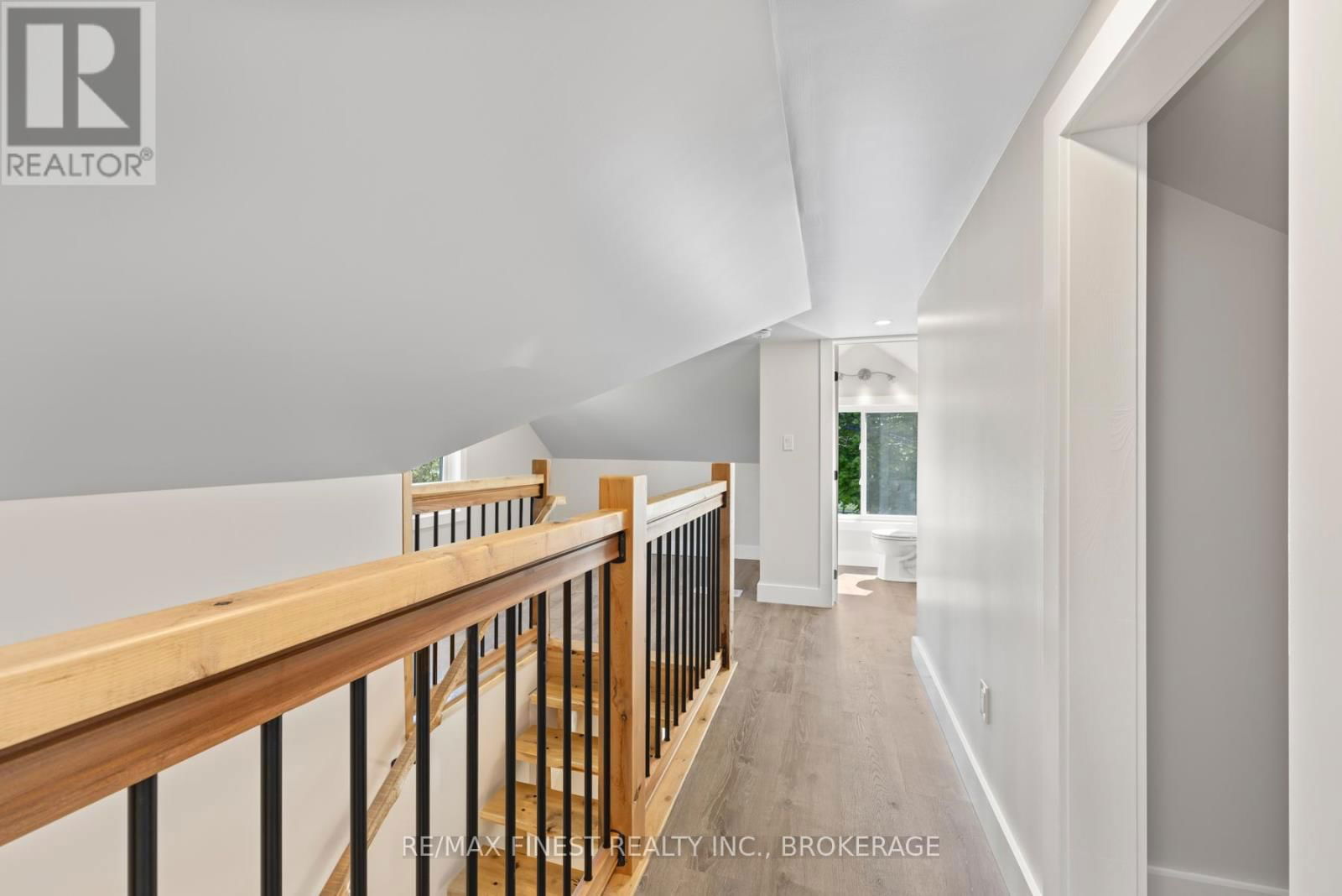 4363 NOTRE DAME STREET Image 33