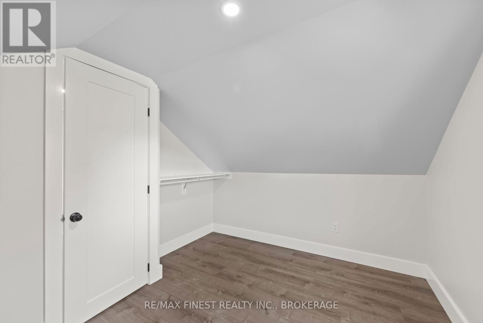 4363 NOTRE DAME STREET Image 35