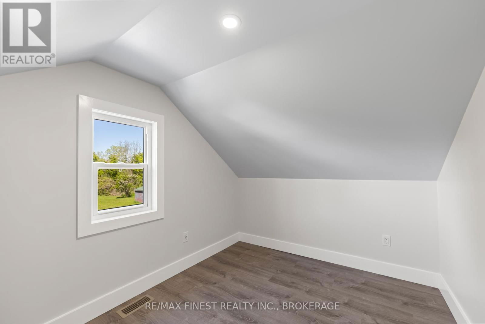 4363 NOTRE DAME STREET Image 36
