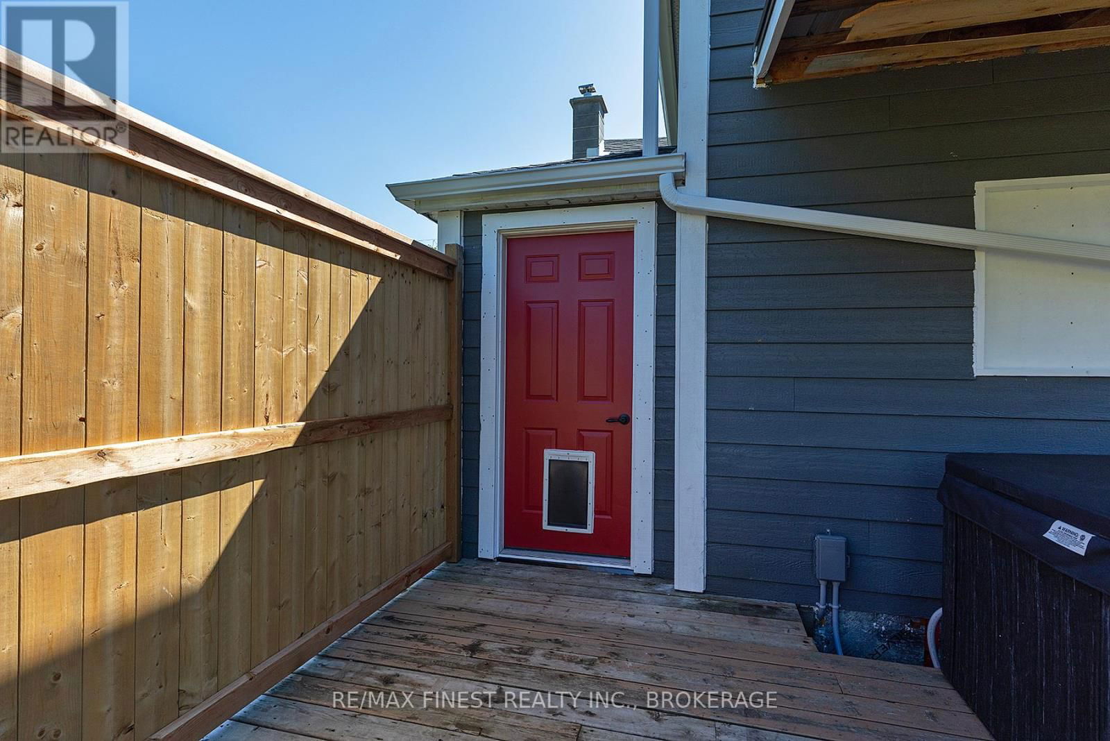 4363 NOTRE DAME STREET Image 38