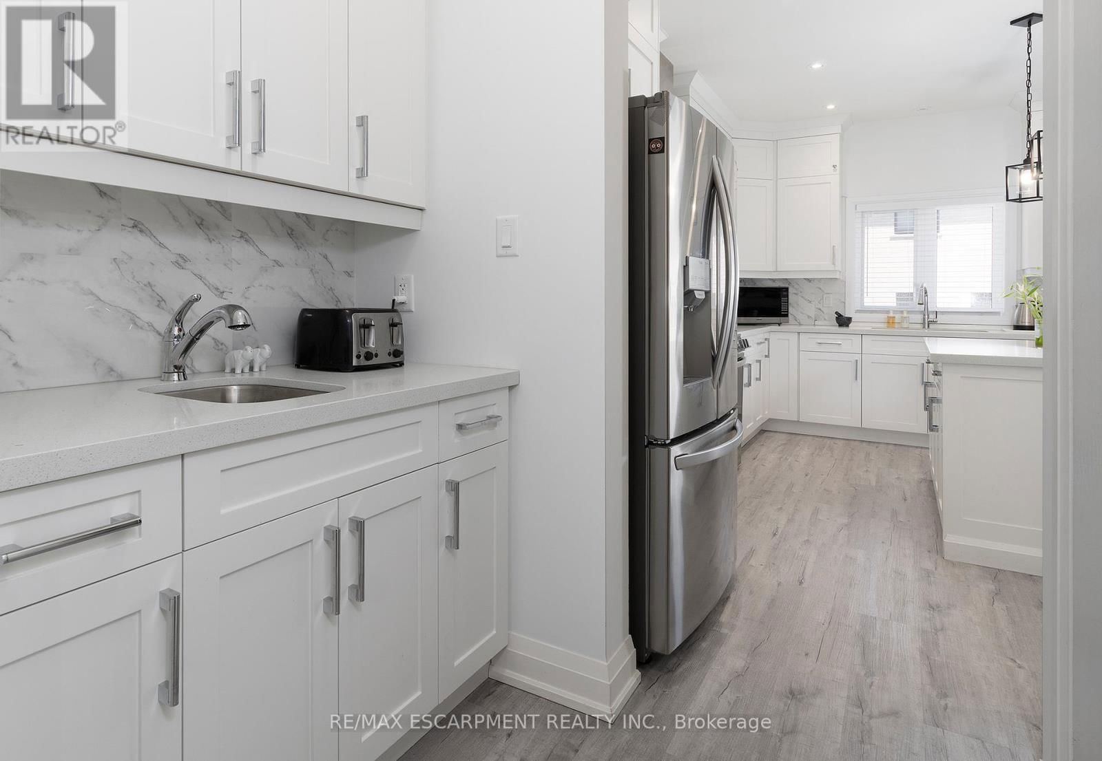 388 KLEIN CIRCLE Image 15
