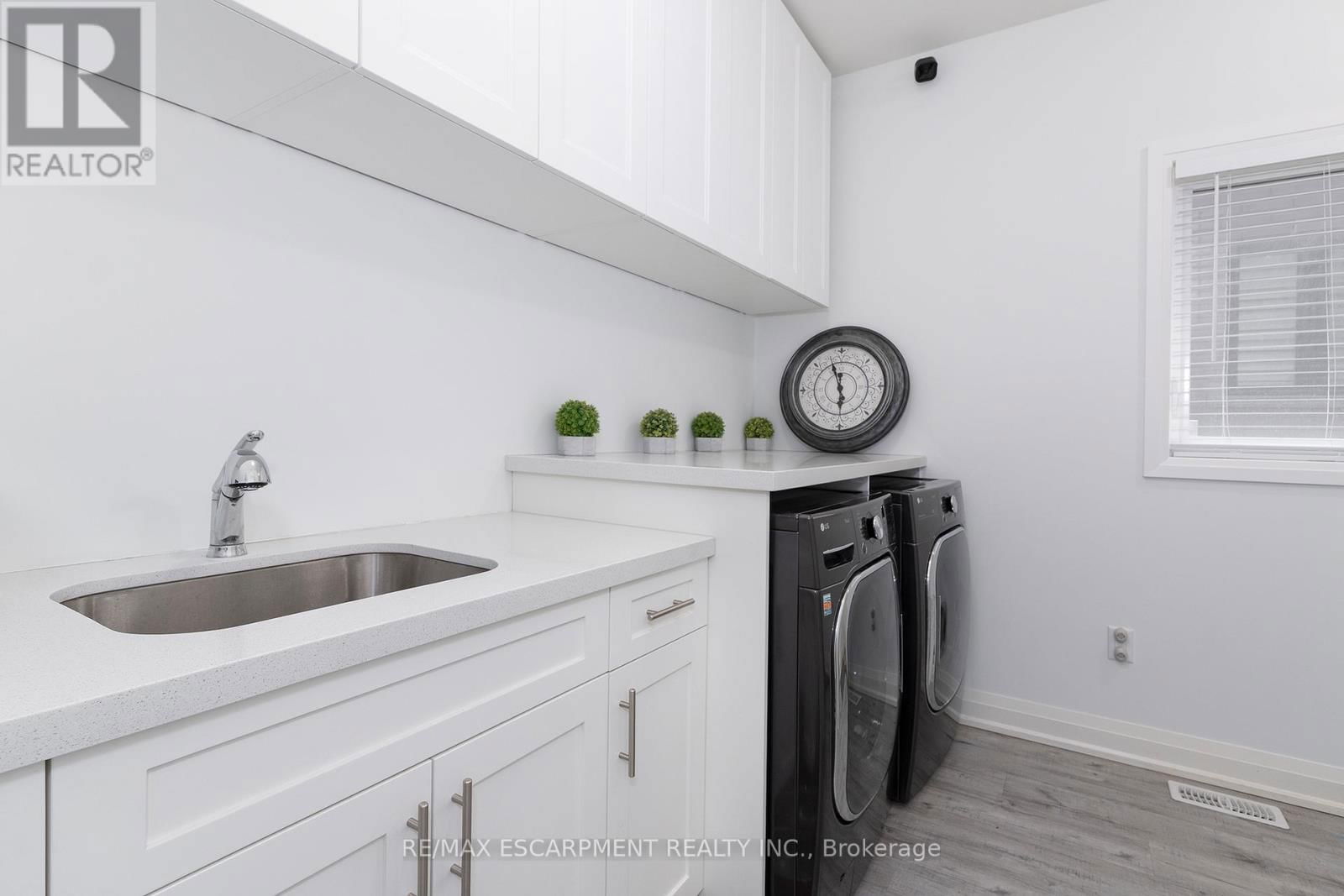 388 KLEIN CIRCLE Image 16