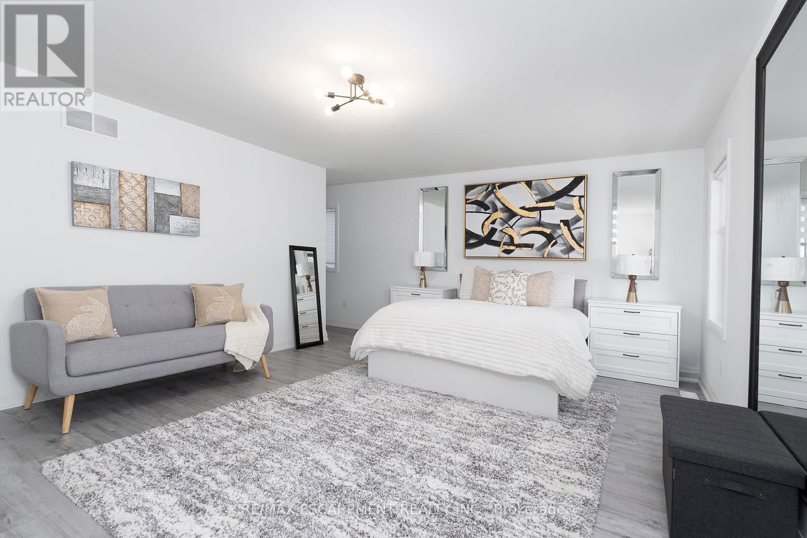 388 KLEIN CIRCLE Image 17