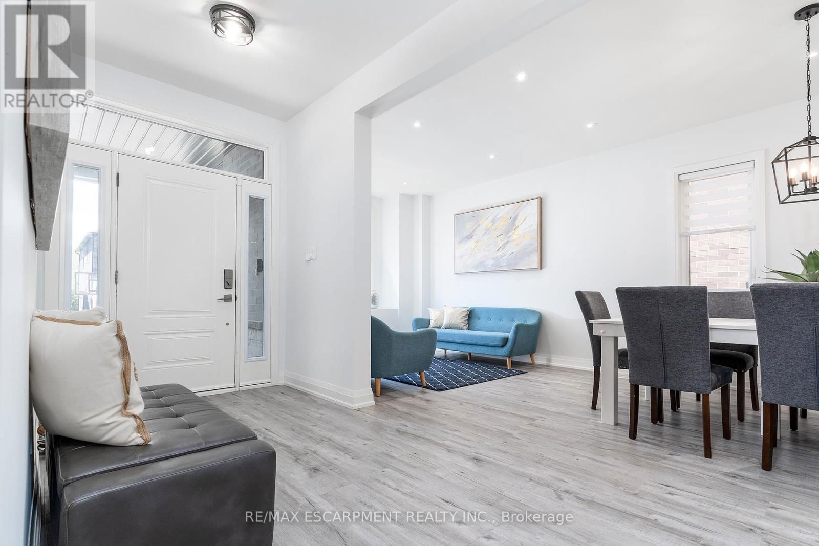 388 KLEIN CIRCLE Image 2