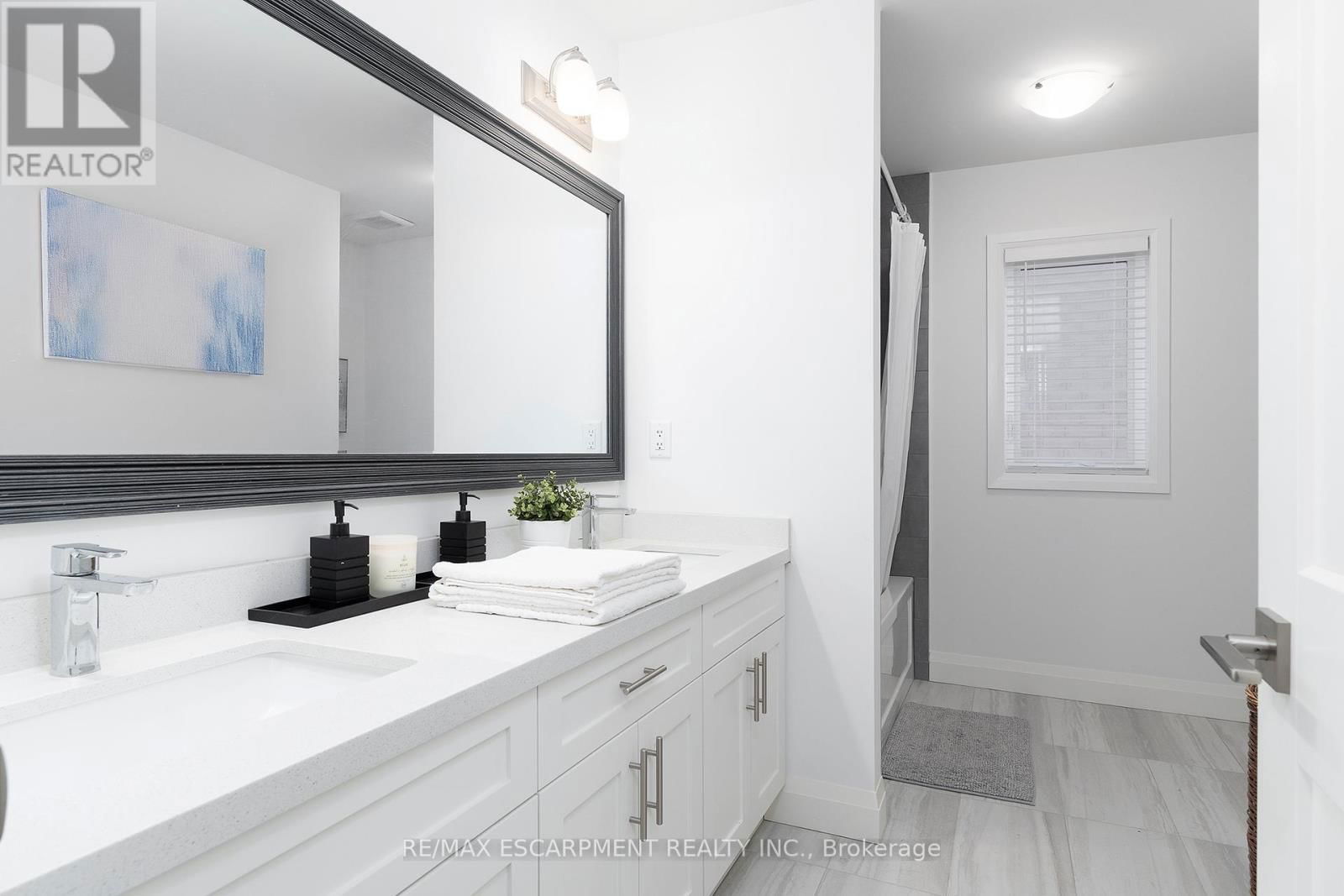 388 KLEIN CIRCLE Image 23