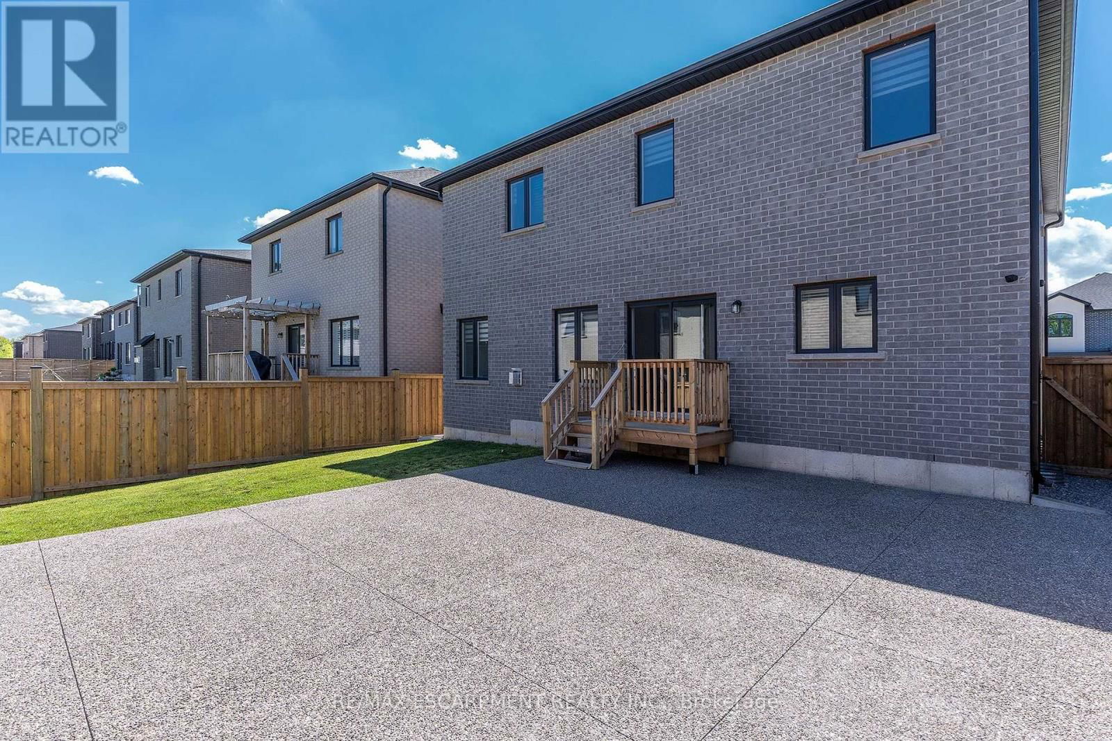 388 KLEIN CIRCLE Image 27