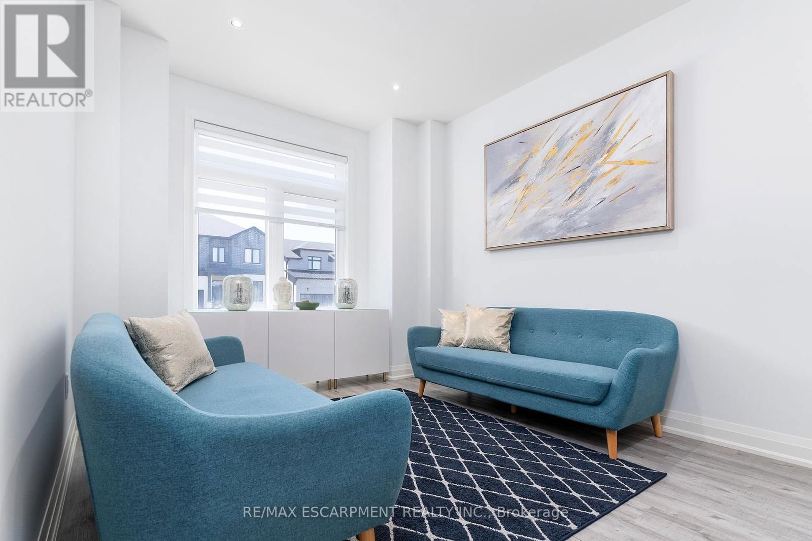 388 KLEIN CIRCLE Image 3