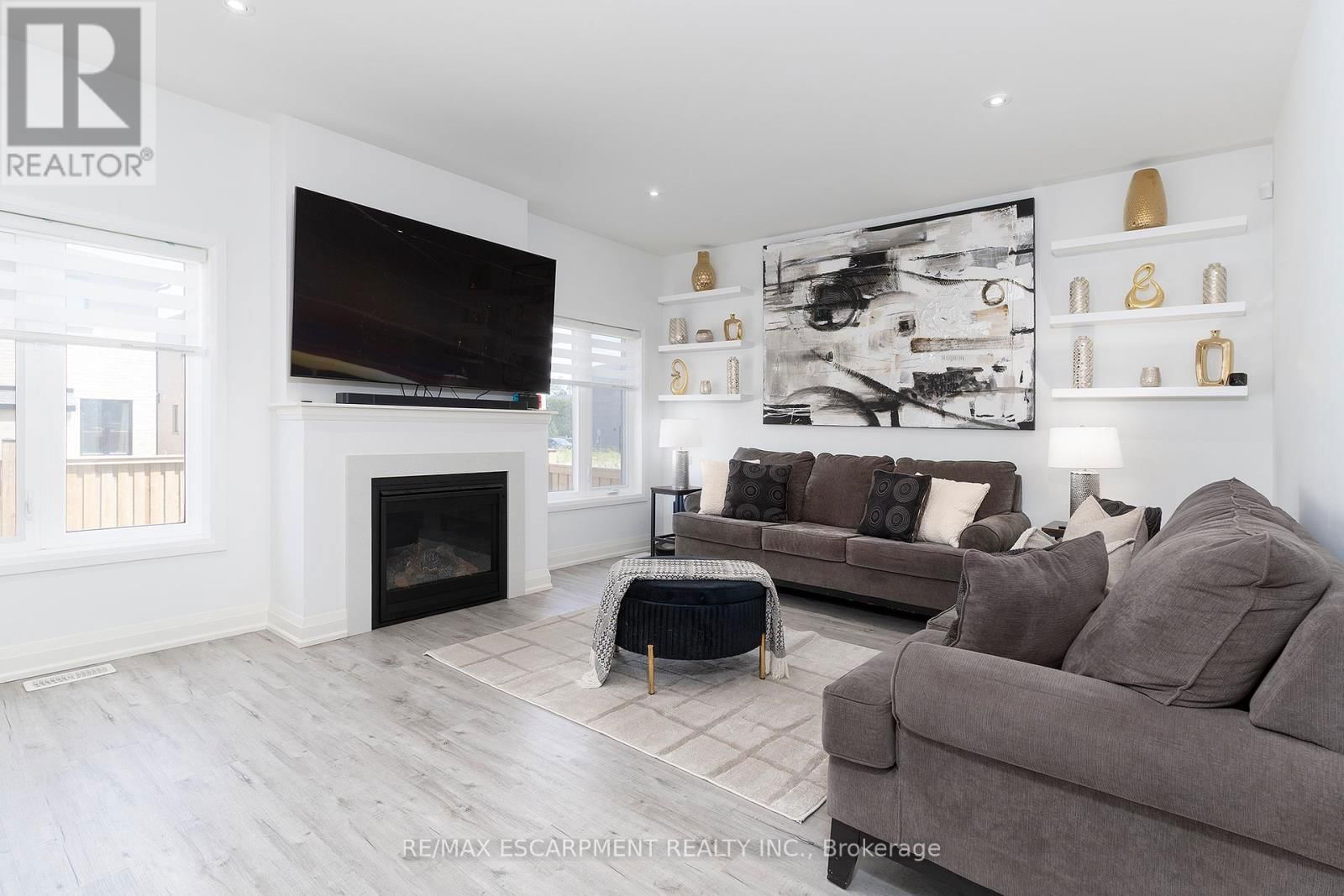 388 KLEIN CIRCLE Image 7