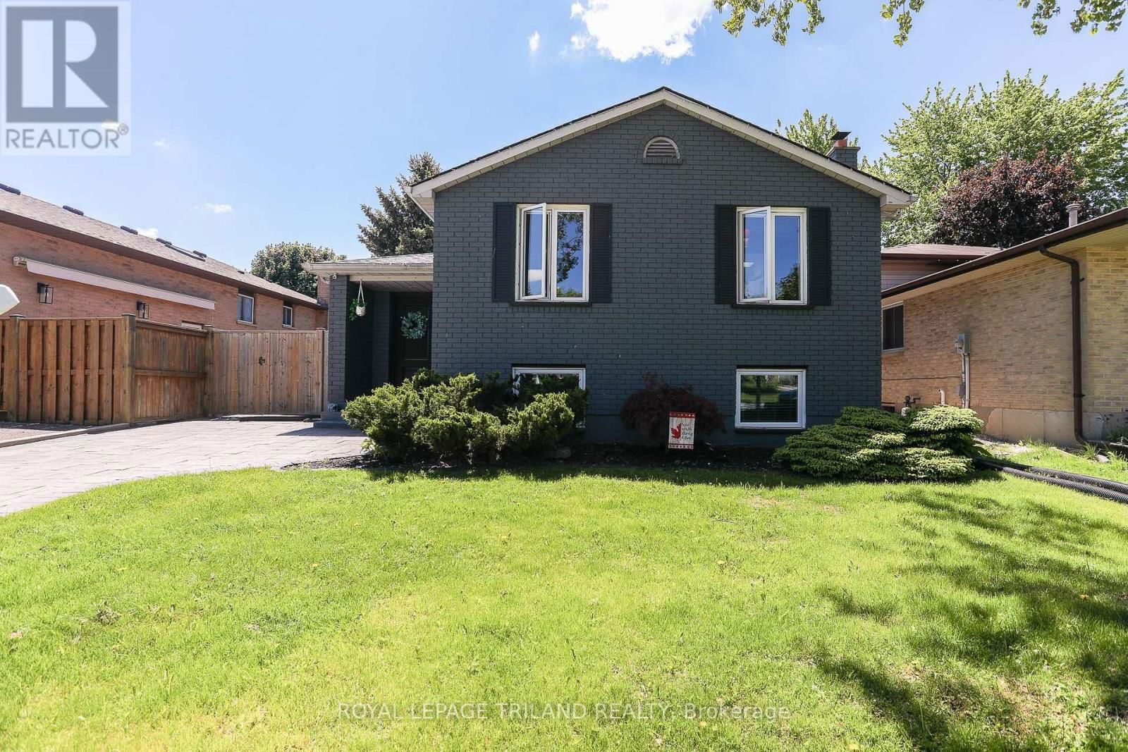 16 BLANCHARD CRESCENT WEST Image 2