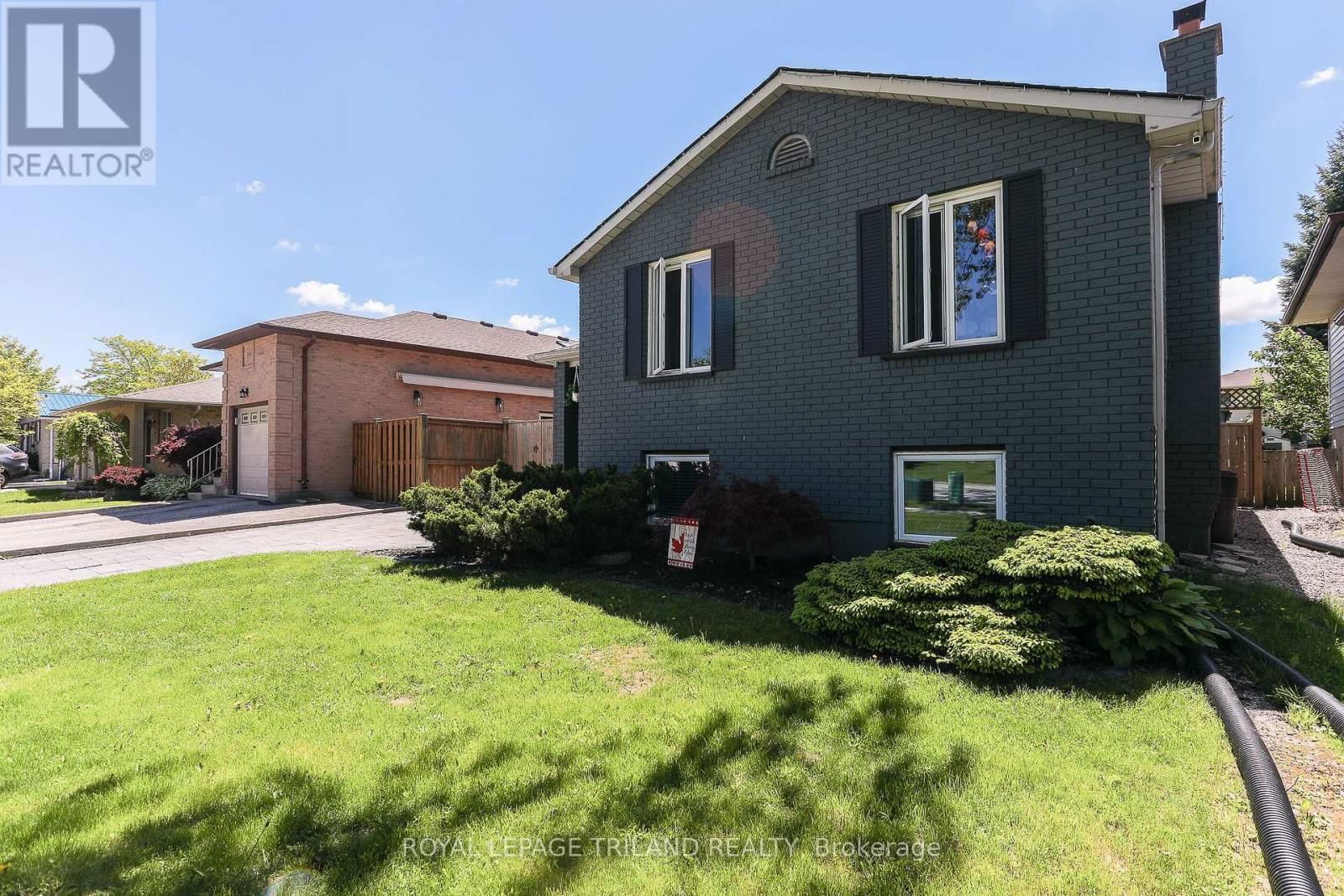 16 BLANCHARD CRESCENT WEST Image 3