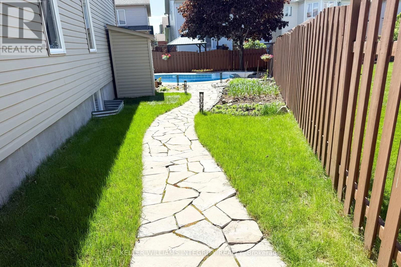 34 KEIGHLEY CIRCLE Image 44