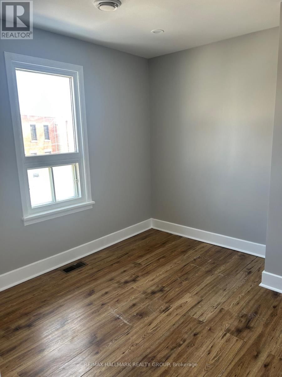 4 - 240 MARIER AVENUE Image 4