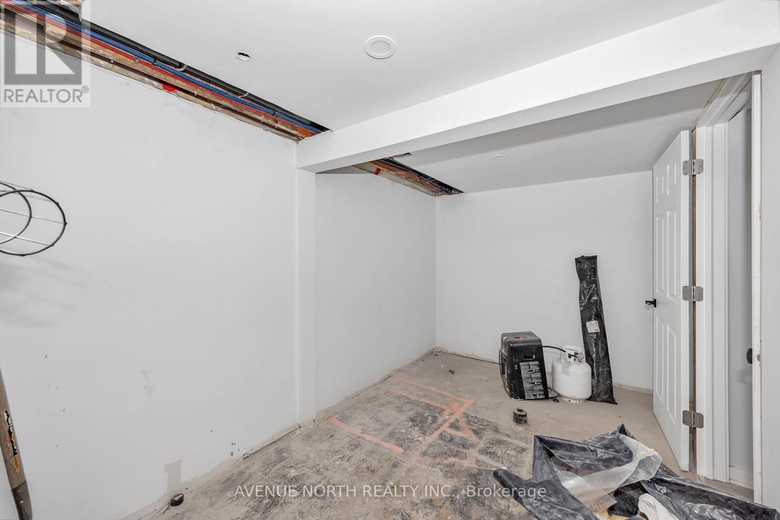 85 HOLLAND AVENUE NORTH Image 29