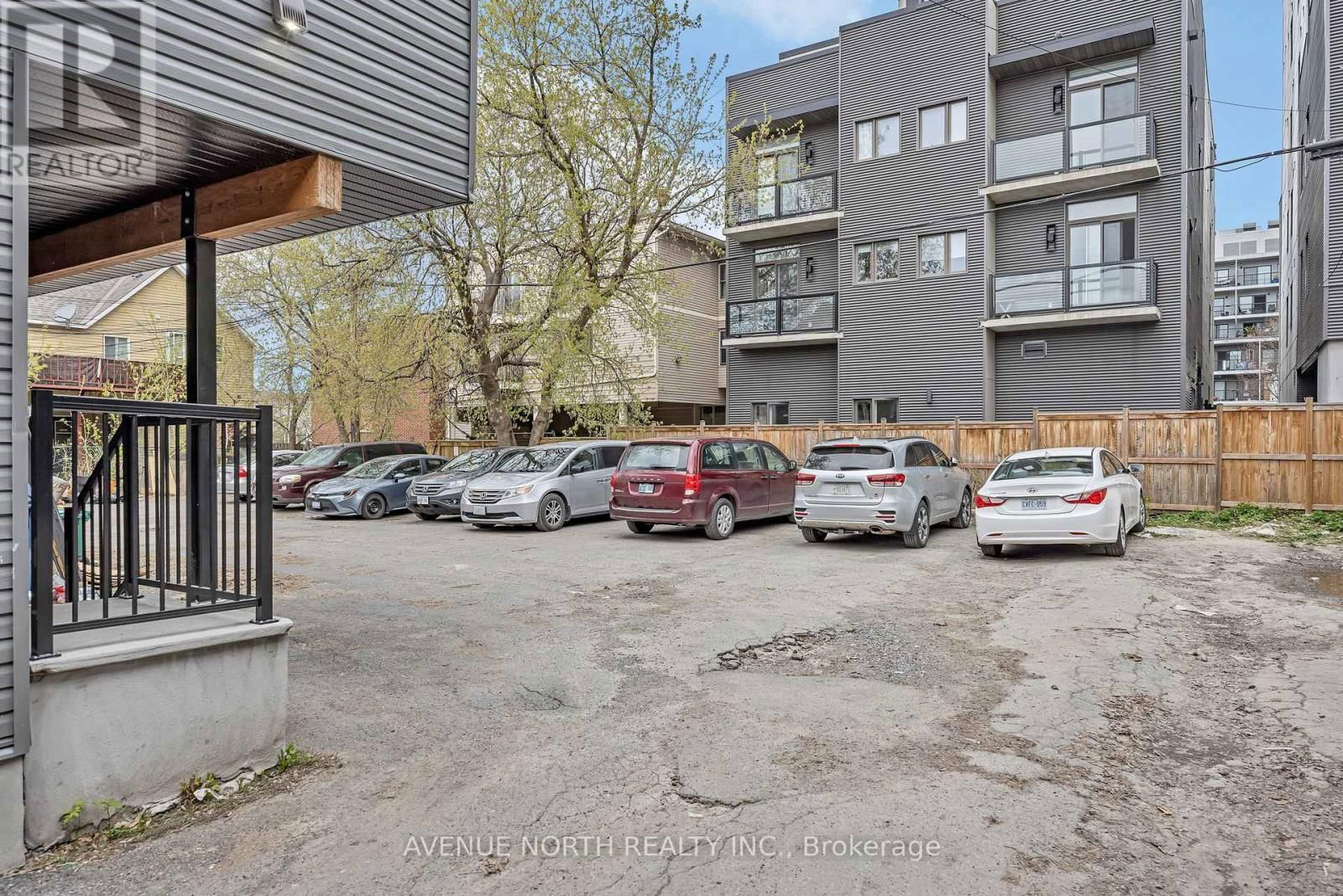 85 HOLLAND AVENUE NORTH Image 32