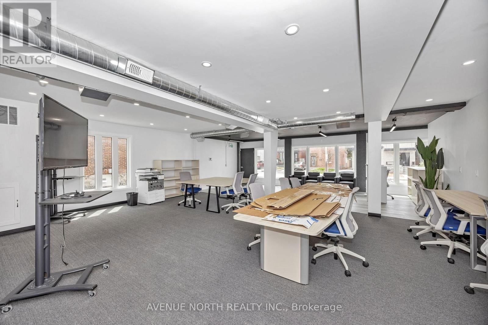 85 HOLLAND AVENUE NORTH Image 9