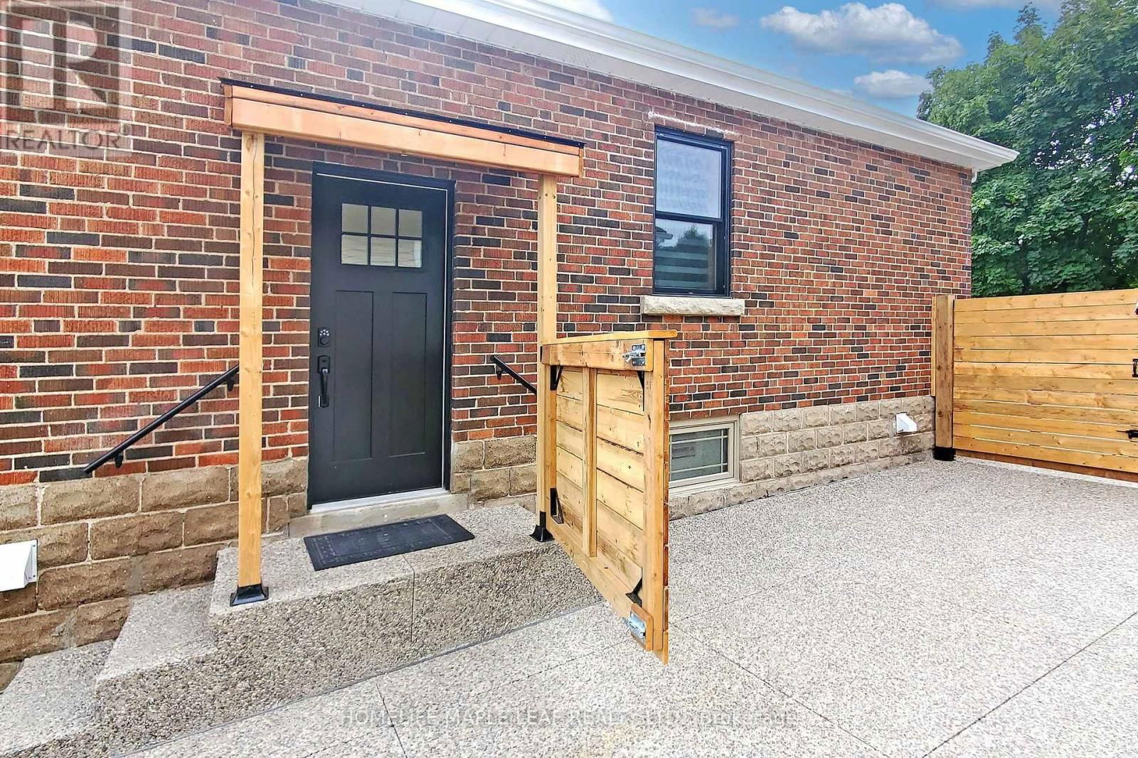 62 MONTROSE AVENUE Image 1