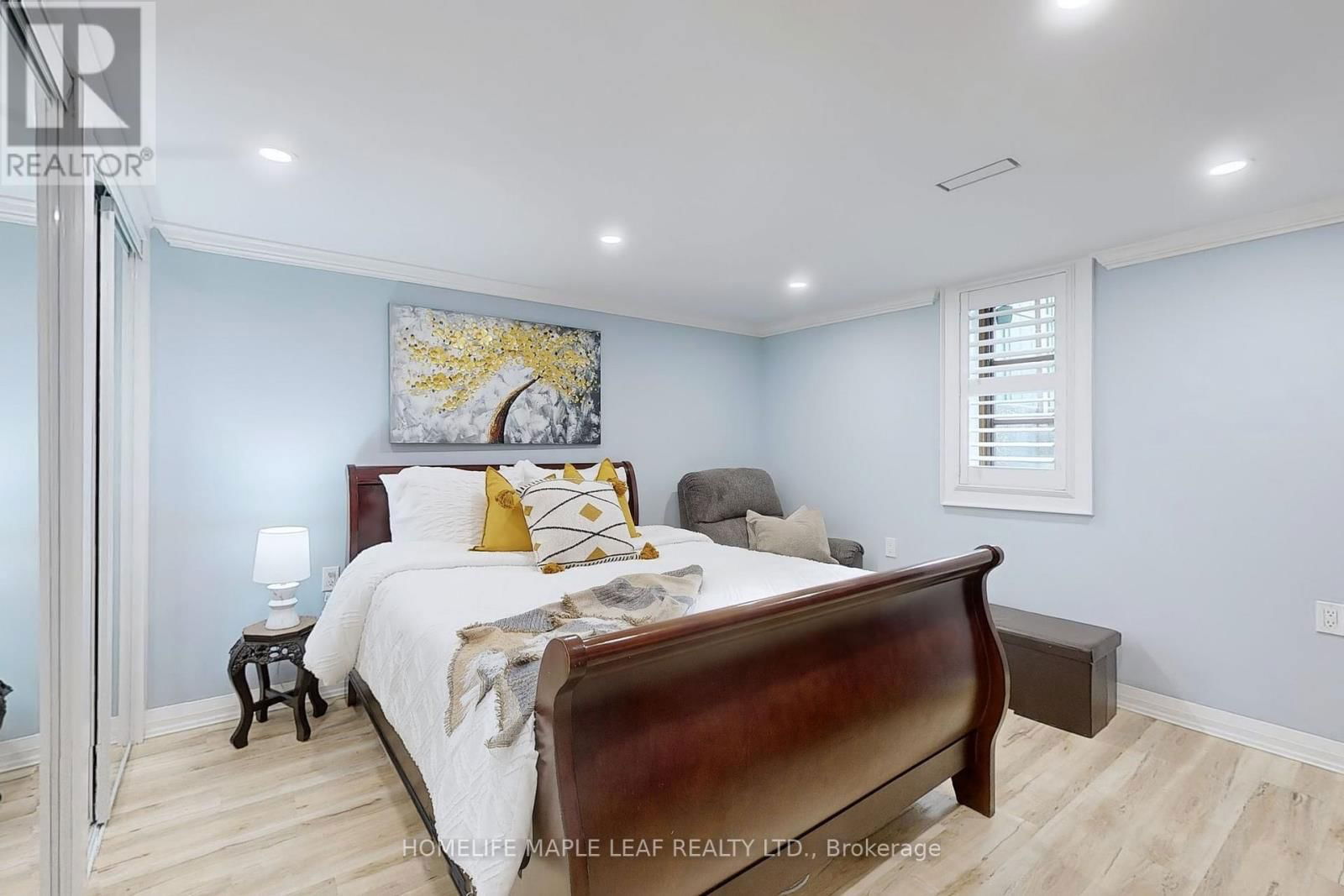 62 MONTROSE AVENUE Image 6