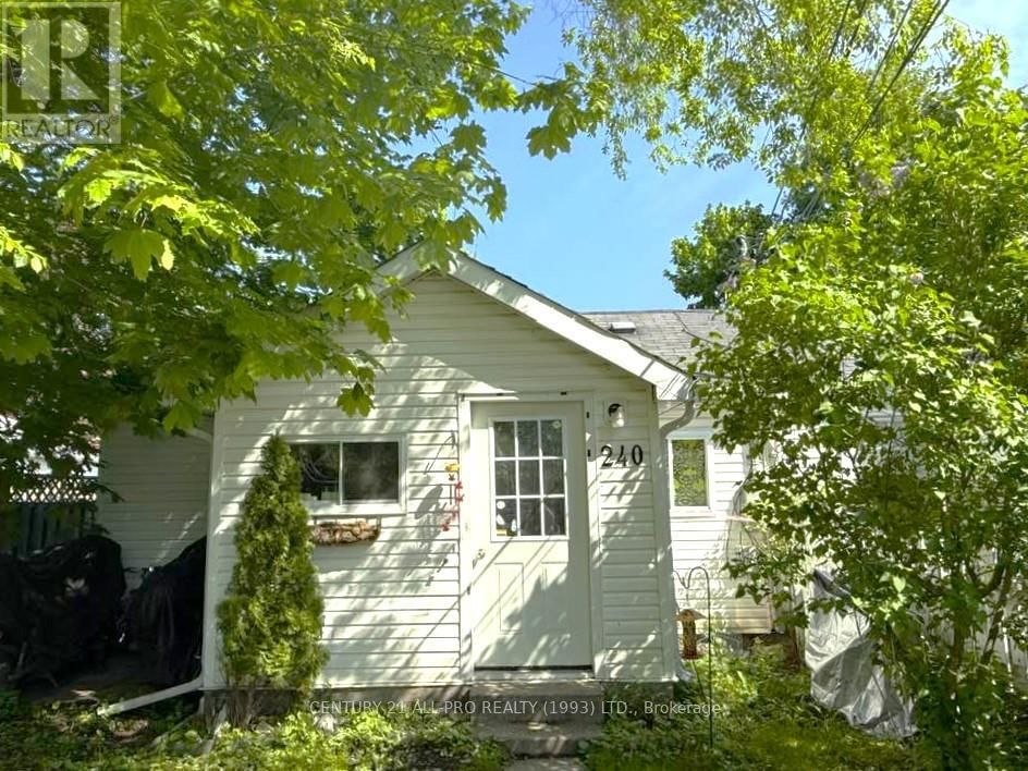 240 UNIVERSITY AVENUE WEST Image 1