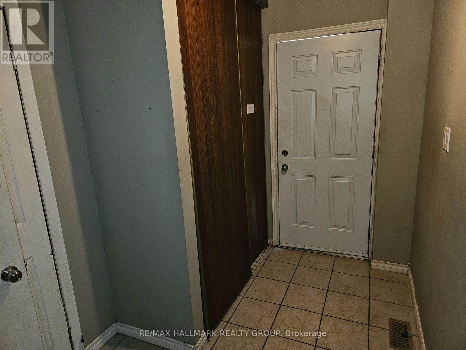 6 - 2669 SOUTHVALE CRESCENT Image 3