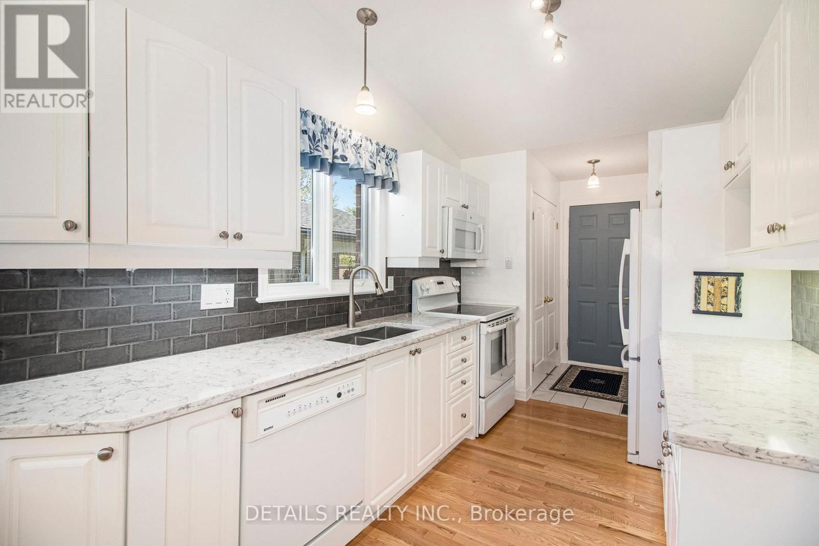 94 WATERTHRUSH CRESCENT Image 14